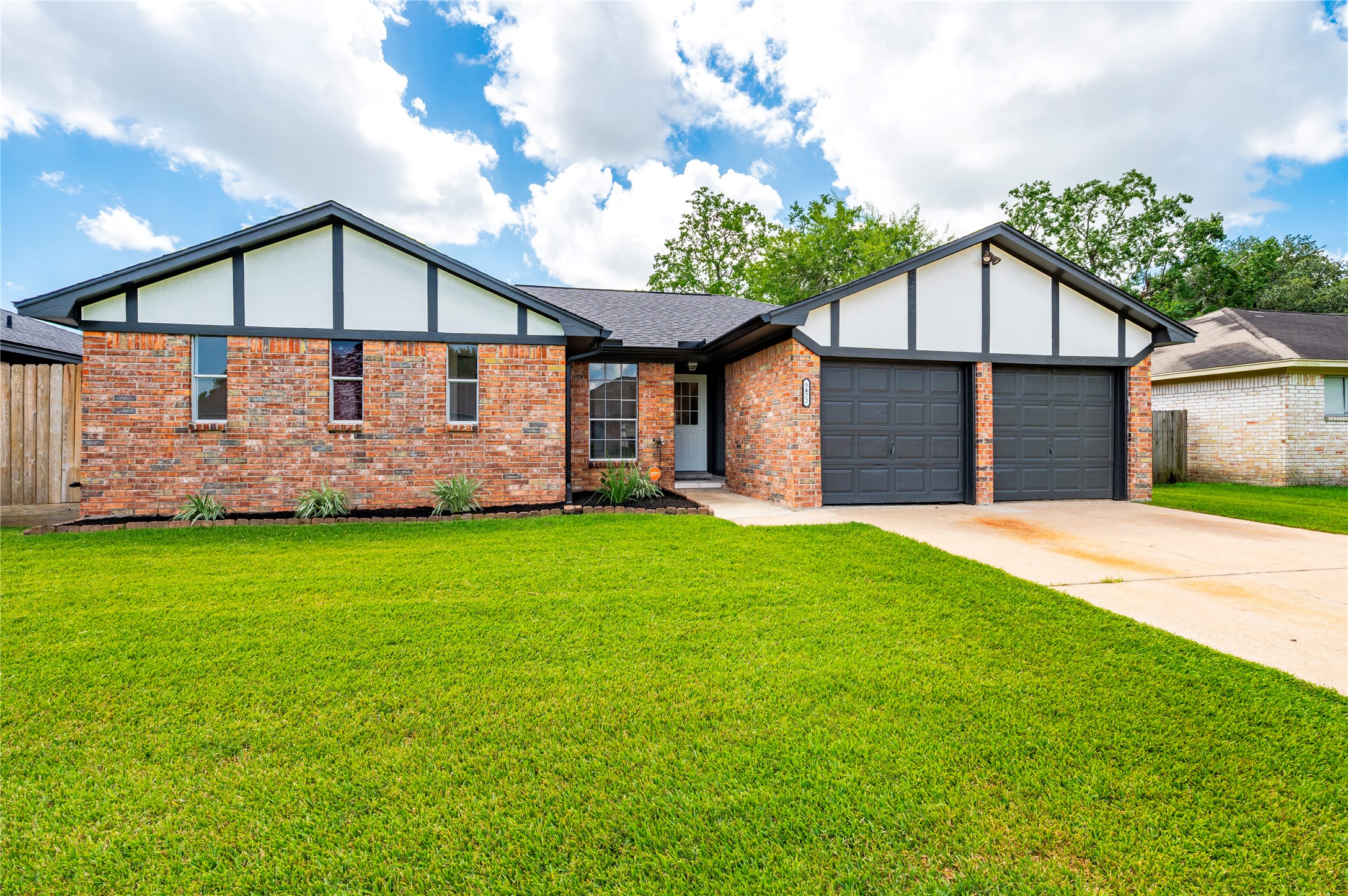 5422 Thistle Drive, Dickinson, TX 77539