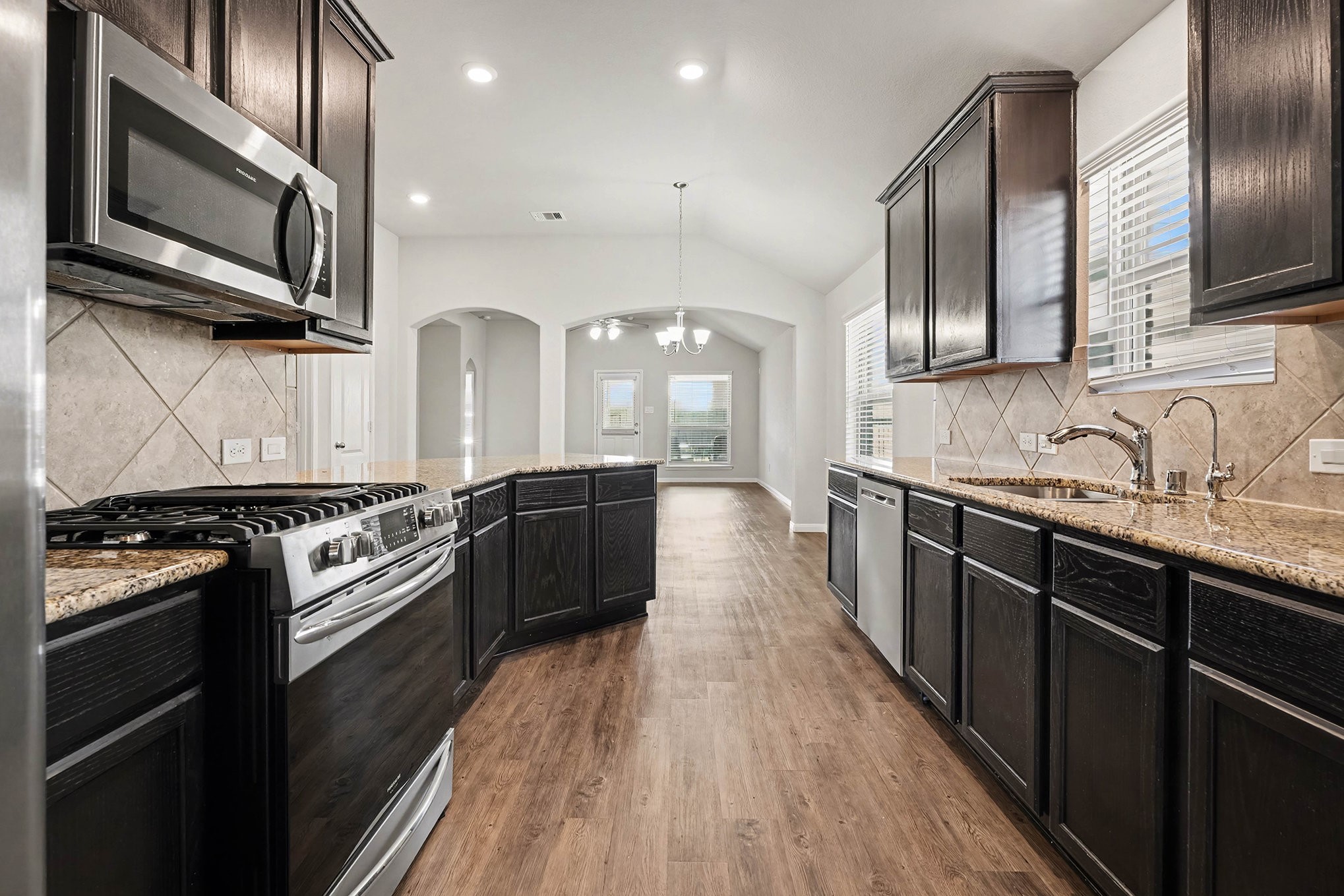 8817 Voyager Drive, Texas City, TX 77591 8817 Voyager Drive, Texas City, TX 77591