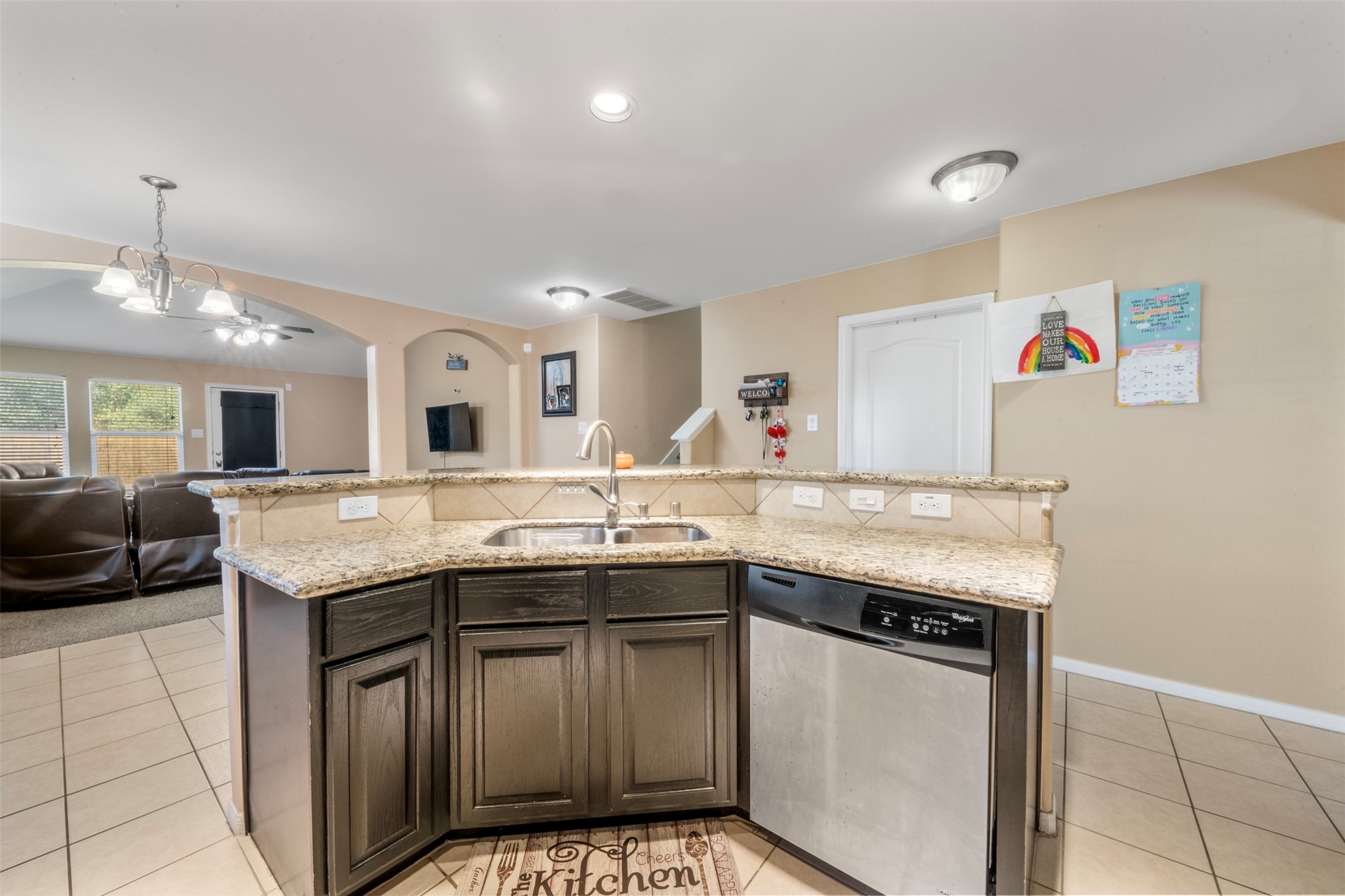 Kitchen/bar area