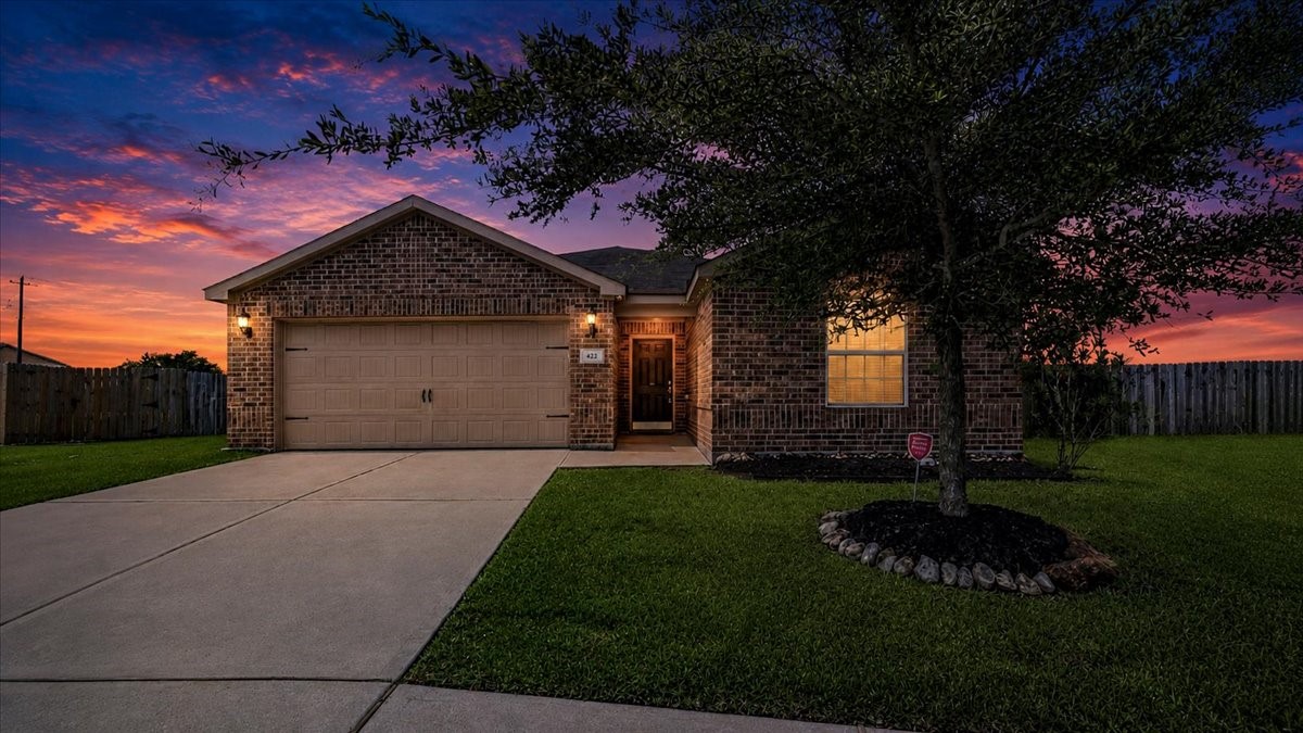 Welcome home to 422 Hawks View Dr