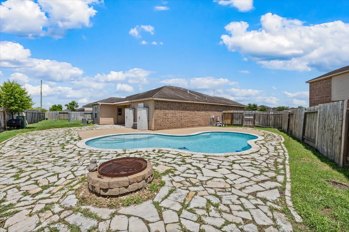 Enjoy your private pool in the hot Texas summer and fire pit in the short Texas winter