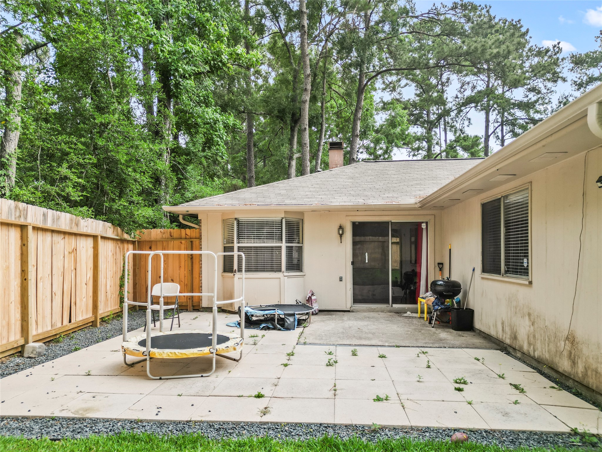 1 E Woodtimber Court, Spring, TX 77381