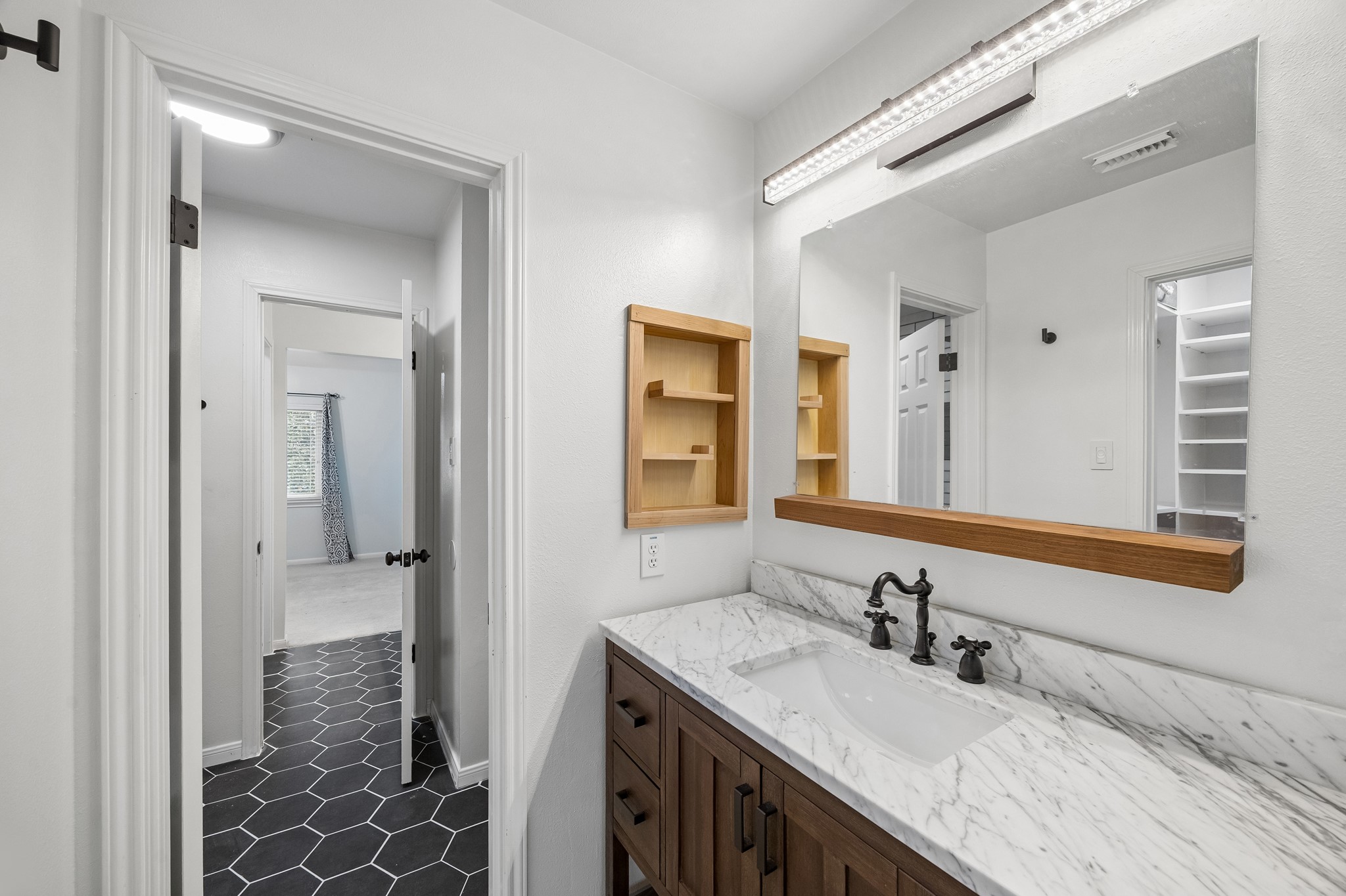 14402 Summerwood Lakes Drive, Houston, TX 77044