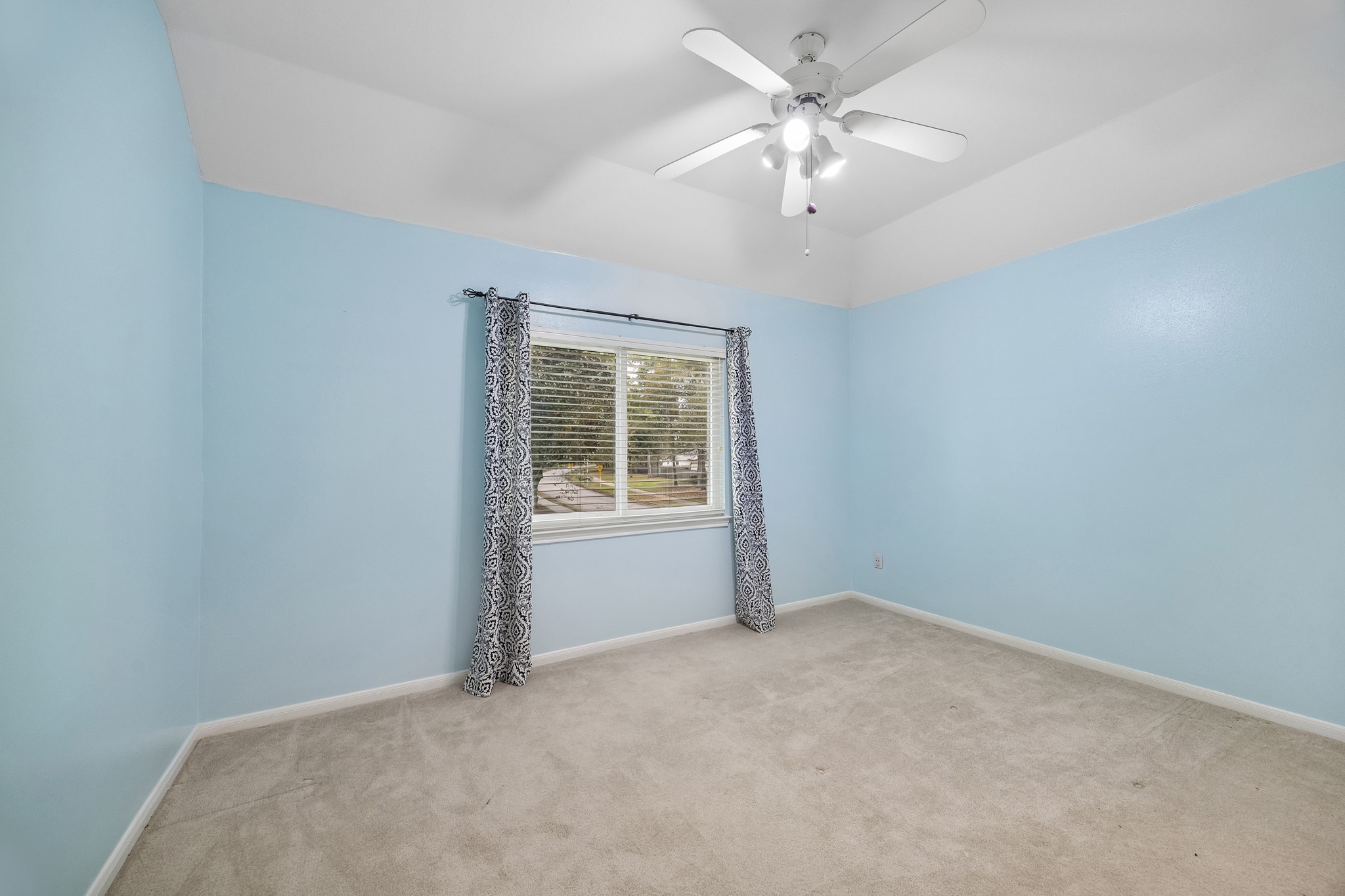 Secondary bedroom