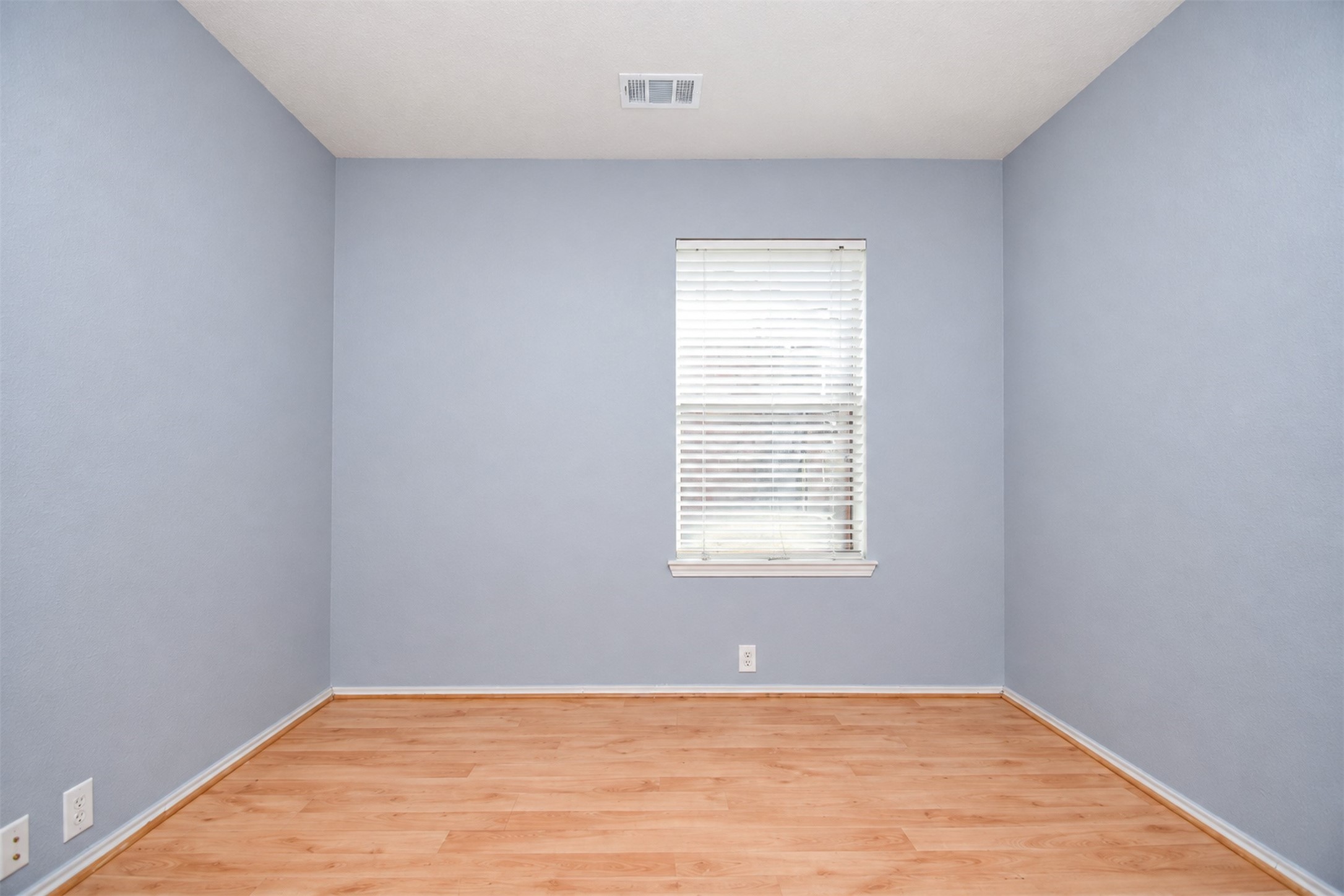2nd Bedroom
***Property is vacant. Photo digitally enhanced with AI; lighting, color, and ceiling appearance adjusted. ***