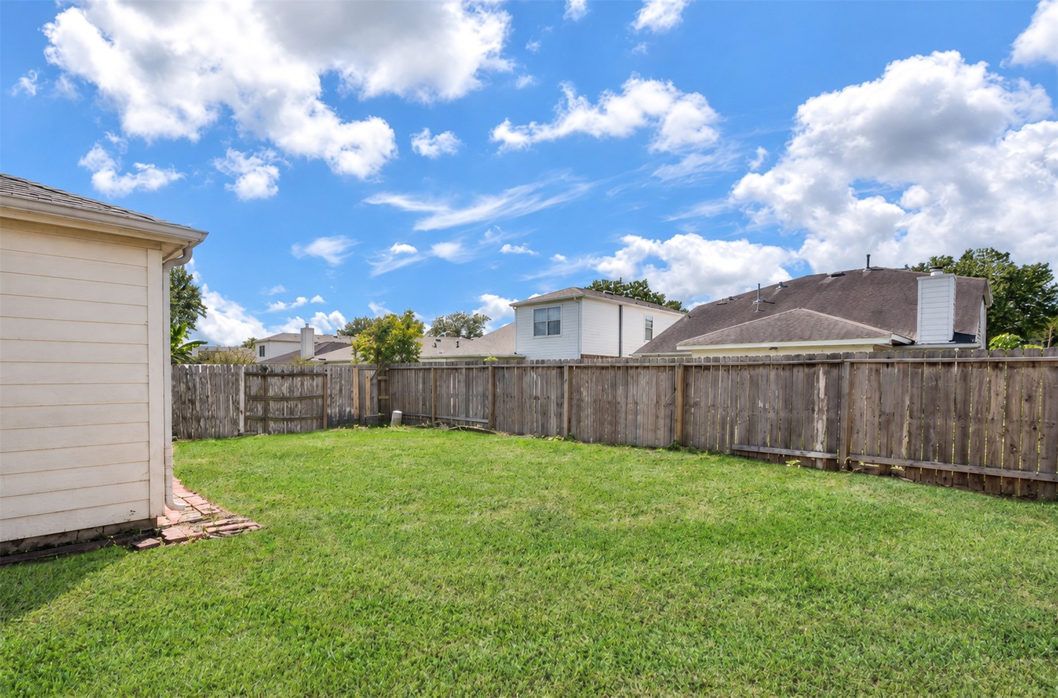 Backyard View
***Property is vacant. Photo digitally enhanced with AI; lighting, color, and ceiling appearance adjusted. ***