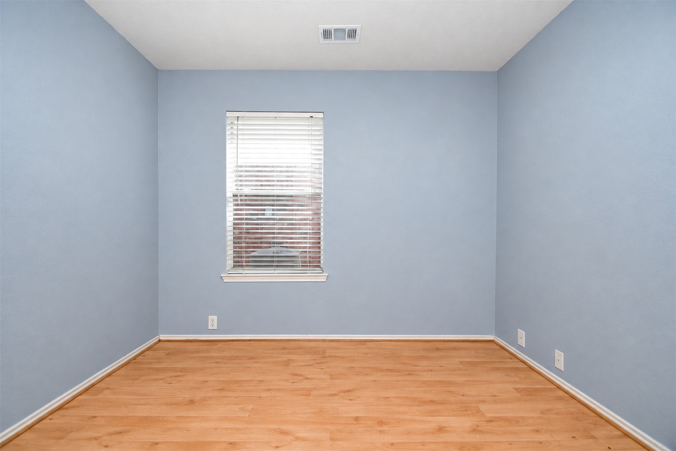 4th Bedroom
***Property is vacant. Photo digitally enhanced with AI; lighting, color, and ceiling appearance adjusted. ***