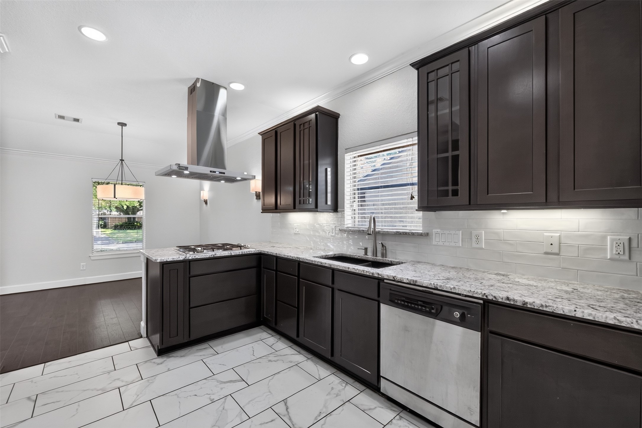 4023 Bayou Grove Drive, Seabrook, TX 77586