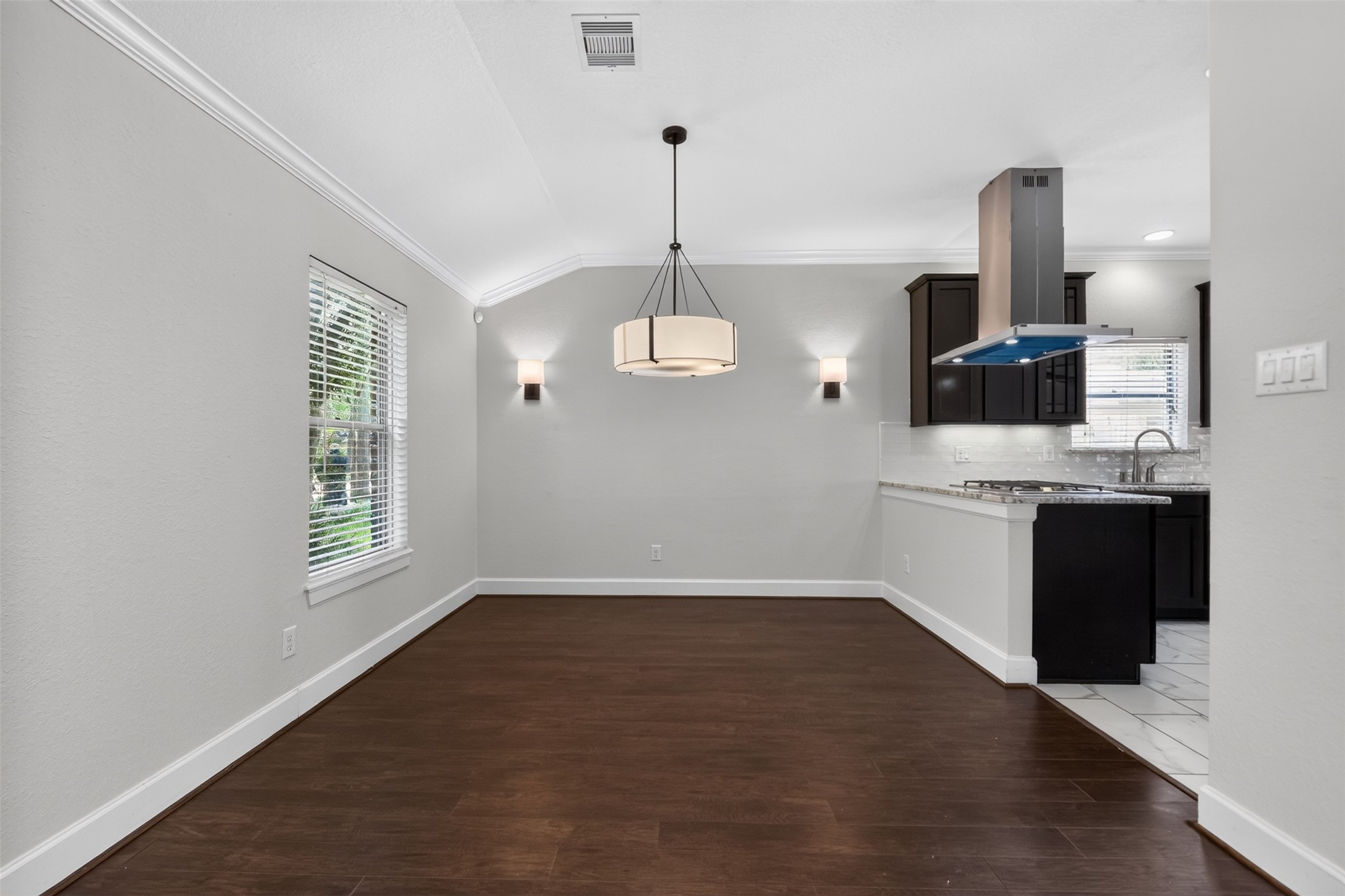 4023 Bayou Grove Drive, Seabrook, TX 77586