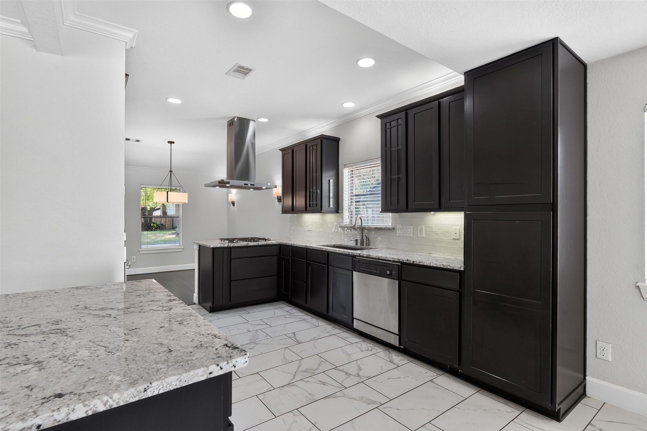 4023 Bayou Grove Drive, Seabrook, TX 77586