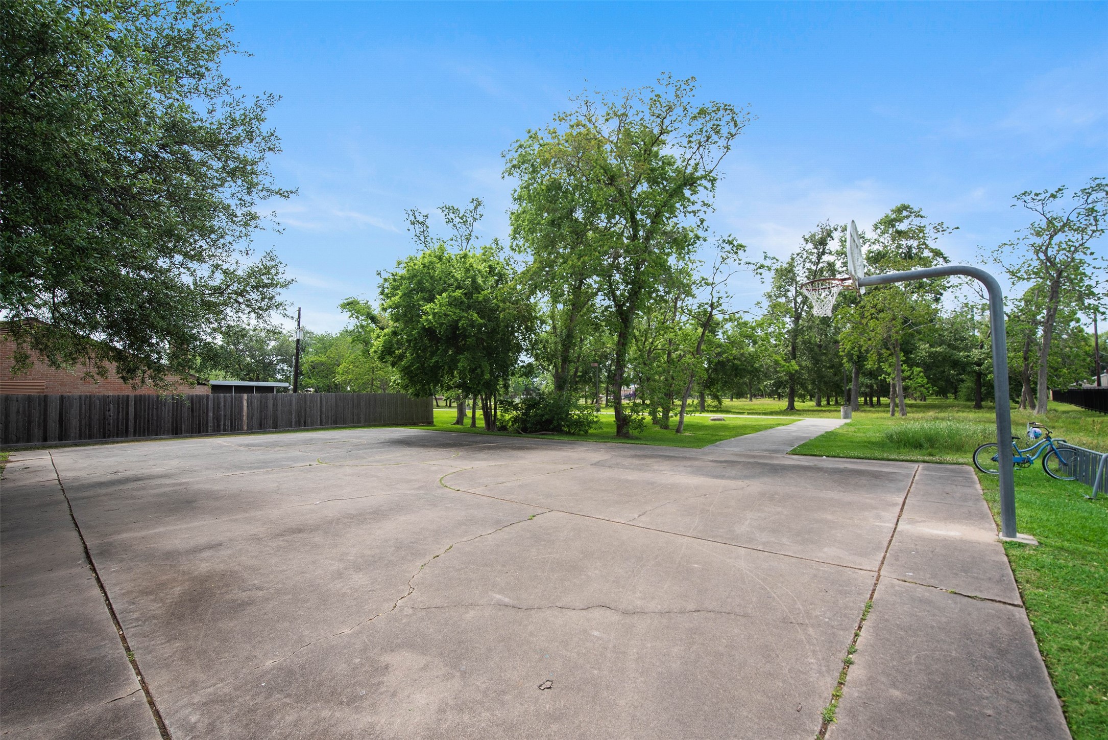 4023 Bayou Grove Drive, Seabrook, TX 77586