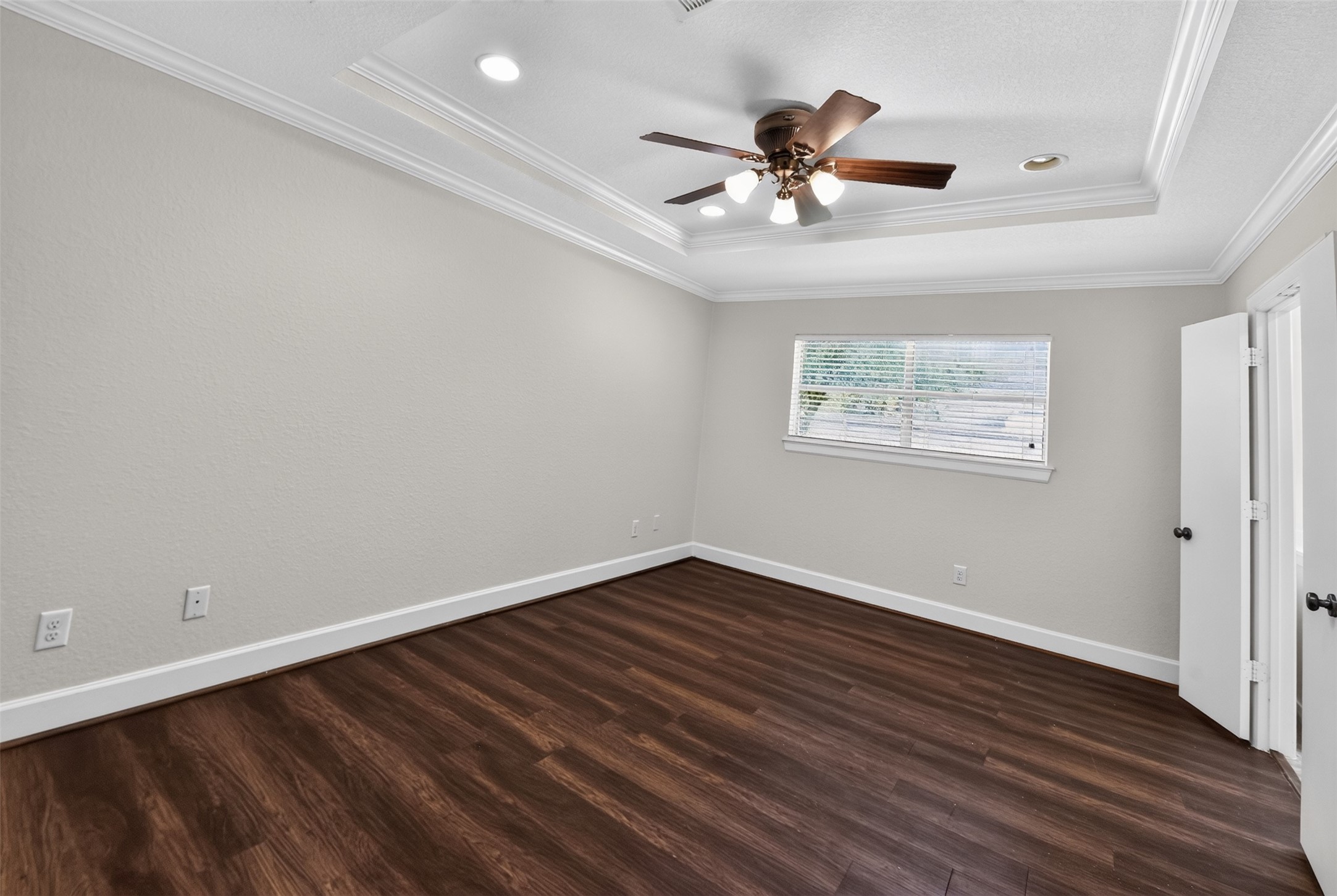4023 Bayou Grove Drive, Seabrook, TX 77586