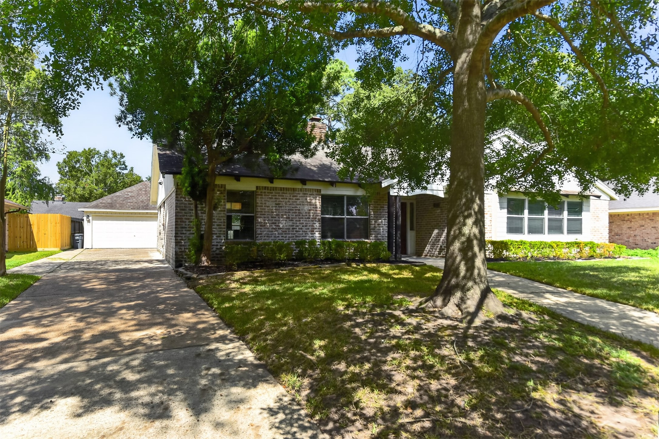 4023 Bayou Grove Drive, Seabrook, TX 77586