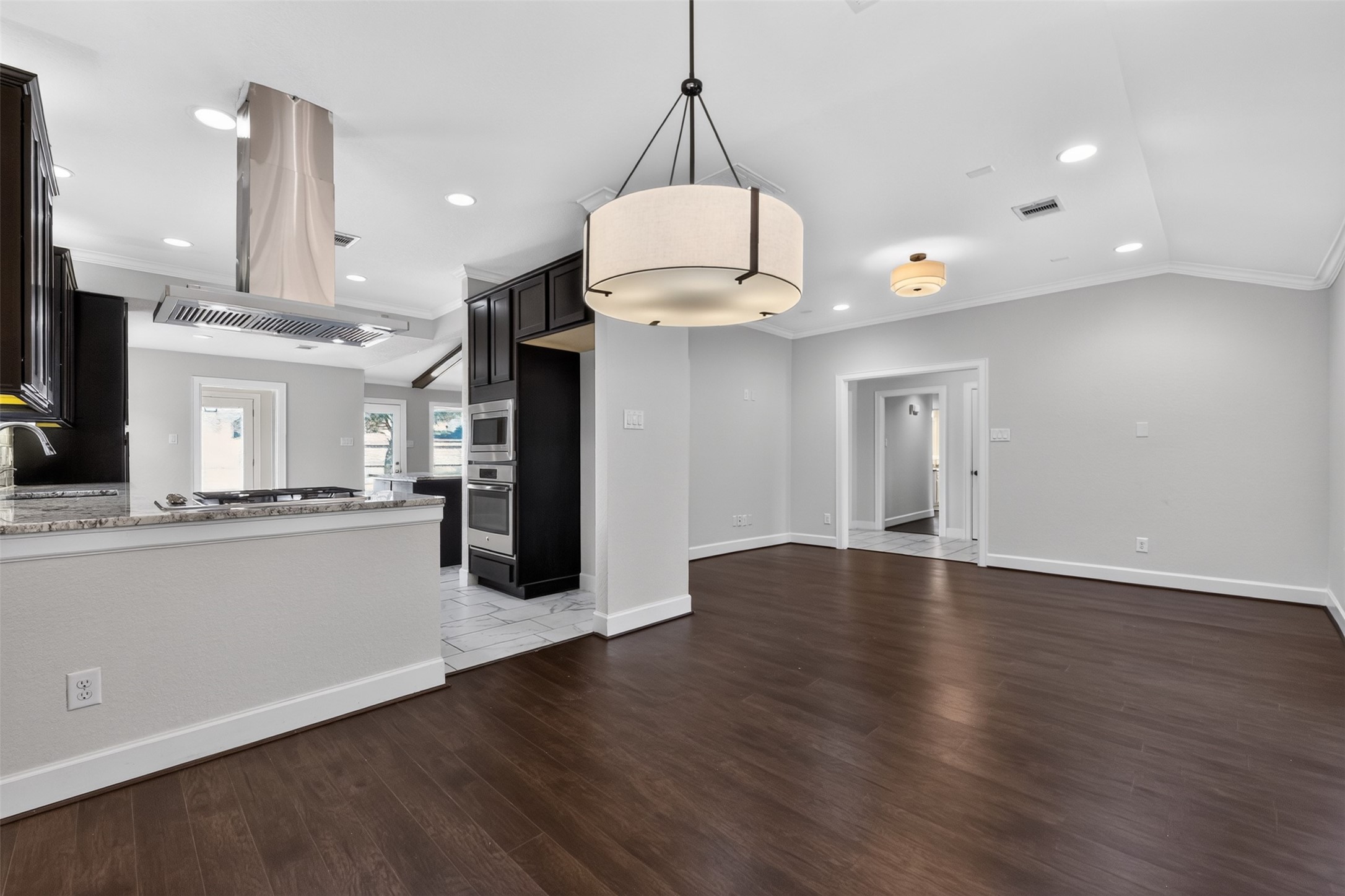 4023 Bayou Grove Drive, Seabrook, TX 77586