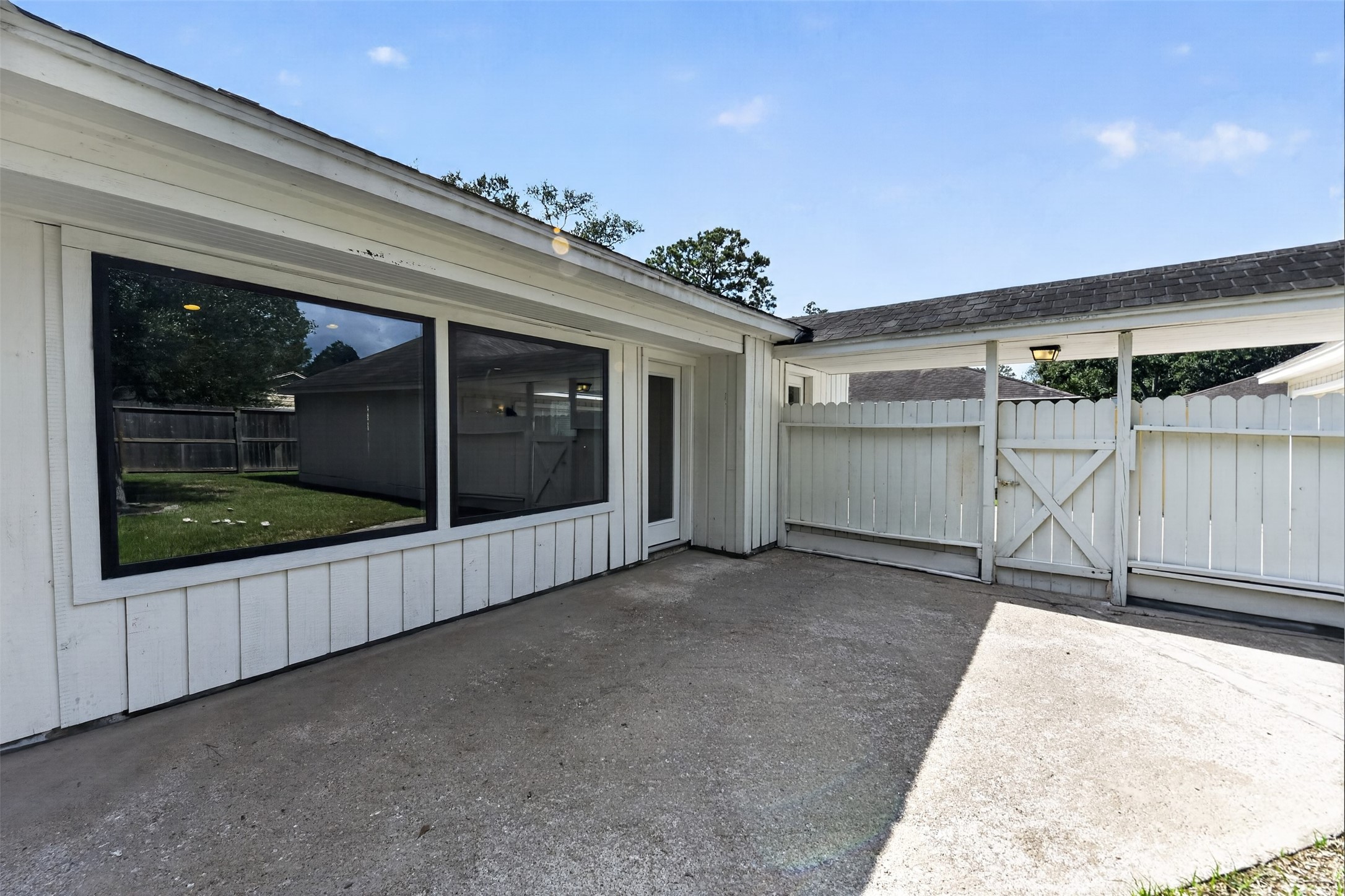 4023 Bayou Grove Drive, Seabrook, TX 77586