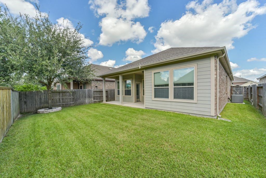 123 Castlegate Lane, Houston, TX 77065