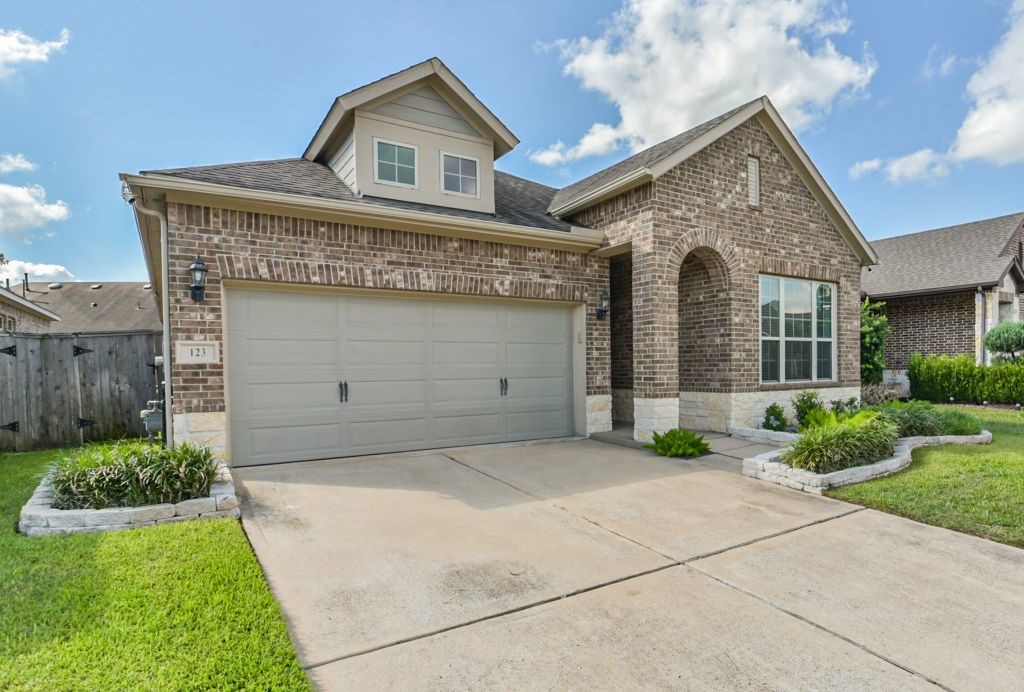123 Castlegate Lane, Houston, TX 77065 123 Castlegate Lane, Houston, TX 77065