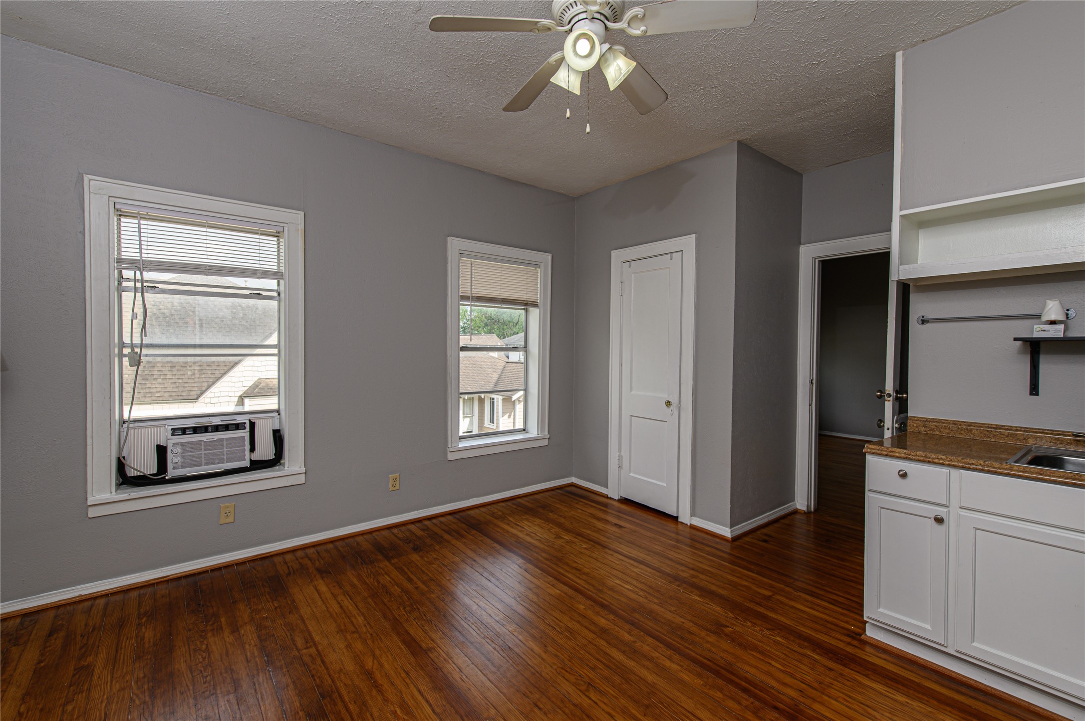 4620 Clay, #B, Houston, TX 77023 4620 Clay, #B, Houston, TX 77023
