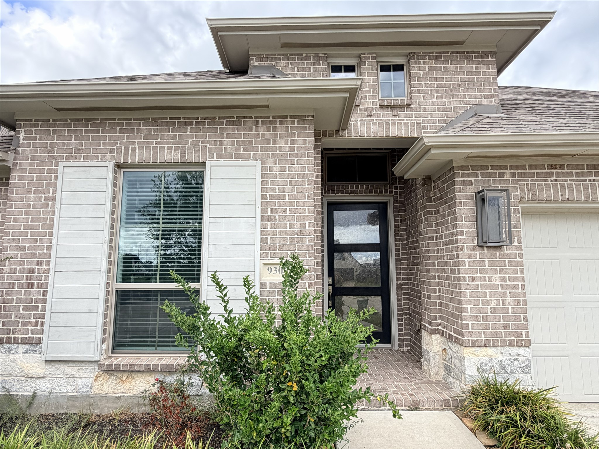 9307 Crescent Mill Drive, Missouri City, TX 77459