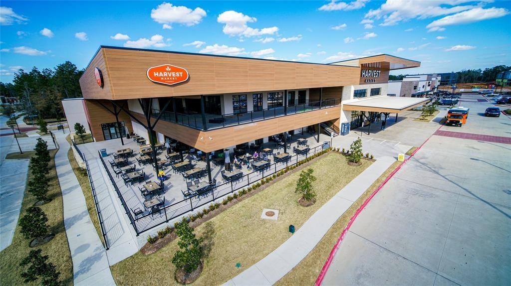 Discover the incredible Woodforest lifestyle, offering endless amenities, beautiful parks, scenic walking and biking trails, resort-style pools, splash pads, and year-round community activities! Enjoy the convenience of Harvest Market, restaurants, coffee shops, shopping, and so much moreall just minutes away or a short golf cart ride from home!