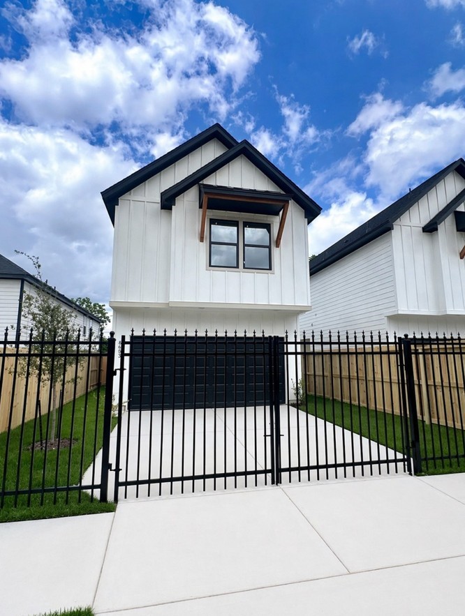 8655 Sunderland Road, Houston, TX 77028