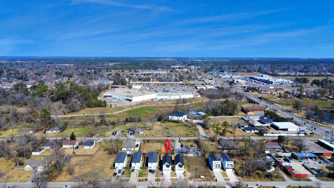 minutes from Downtown