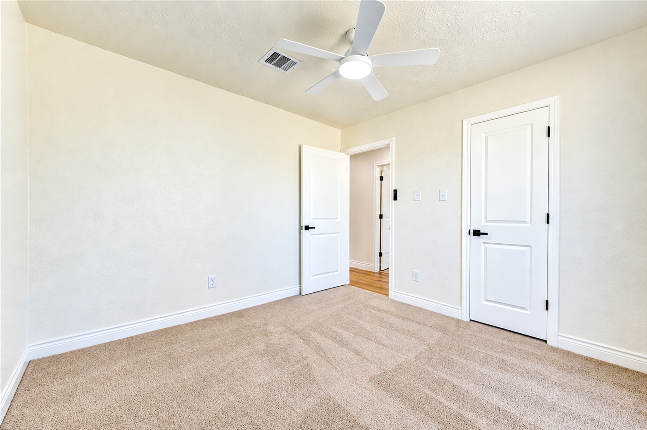 10012 Hummingbird Street, La Porte, TX 77571