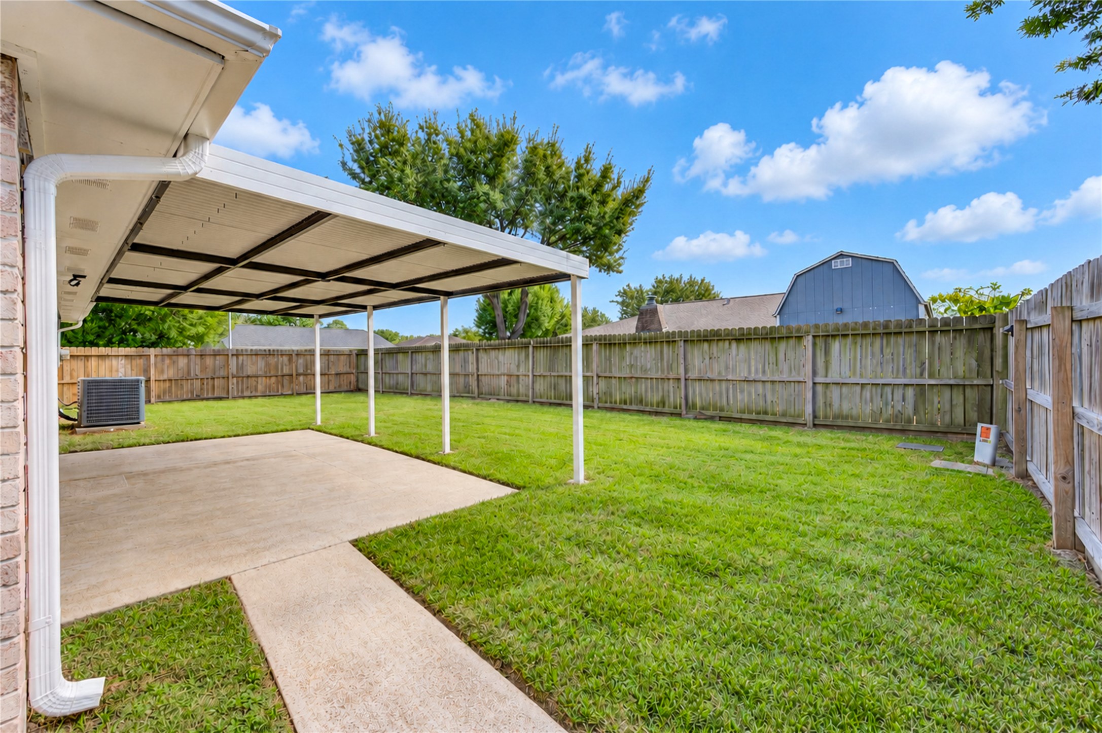 10012 Hummingbird Street, La Porte, TX 77571