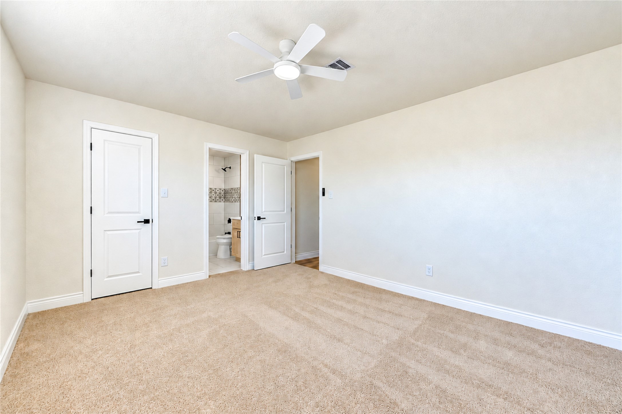 10012 Hummingbird Street, La Porte, TX 77571