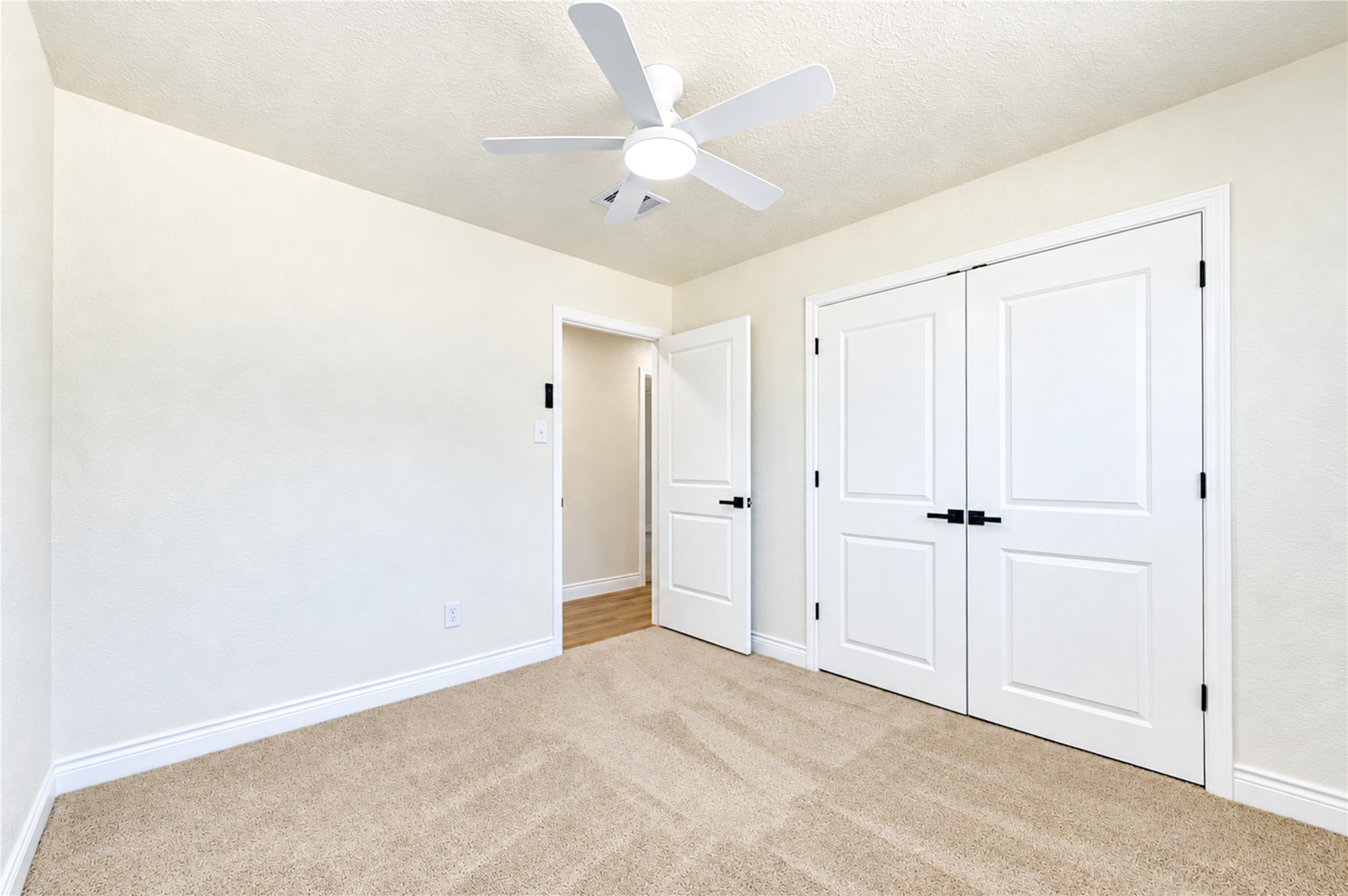 10012 Hummingbird Street, La Porte, TX 77571
