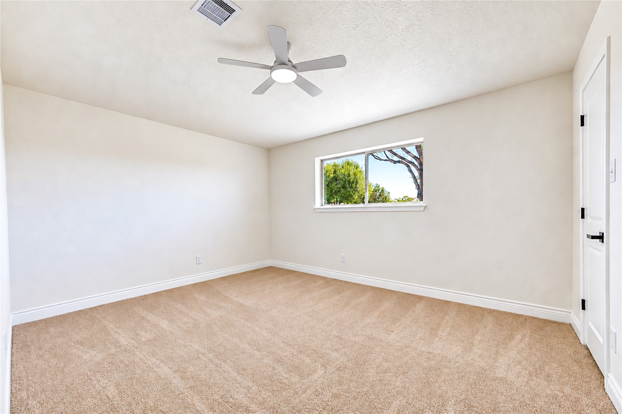 10012 Hummingbird Street, La Porte, TX 77571