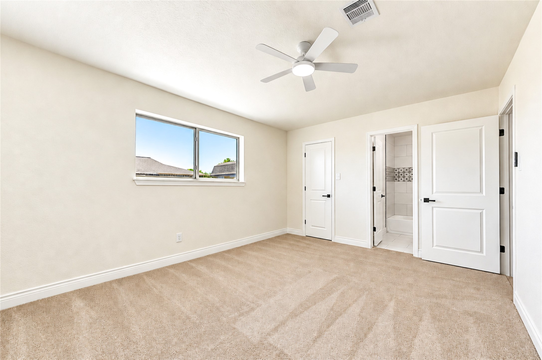 10012 Hummingbird Street, La Porte, TX 77571