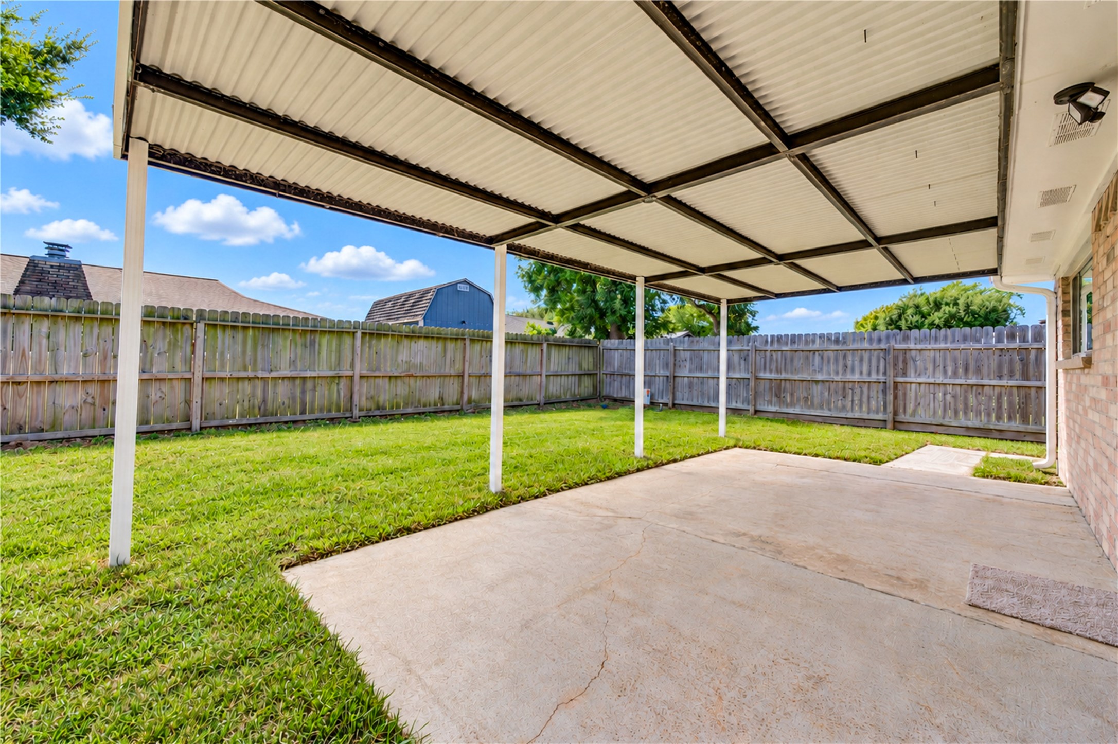 10012 Hummingbird Street, La Porte, TX 77571