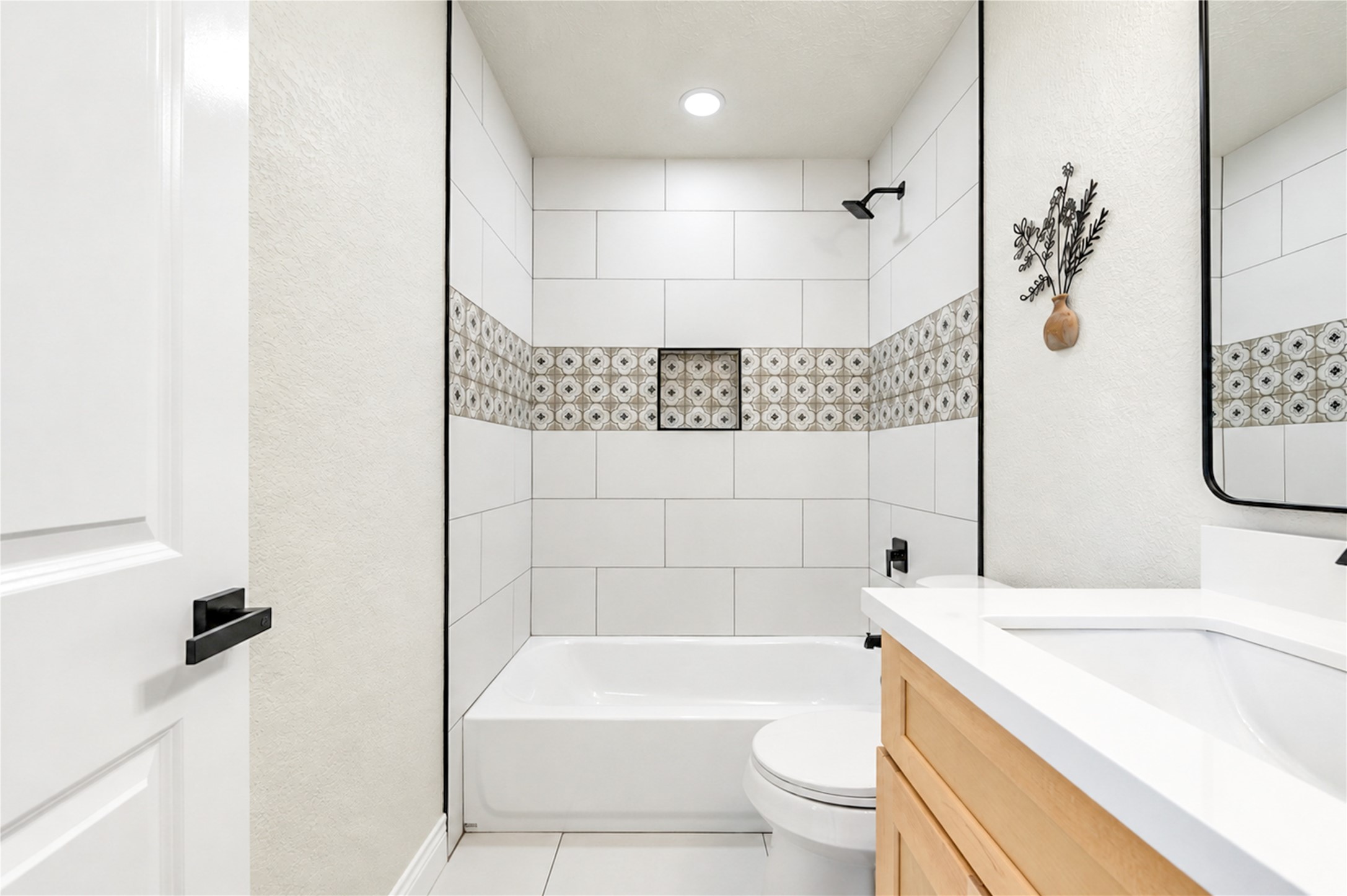 10012 Hummingbird Street, La Porte, TX 77571