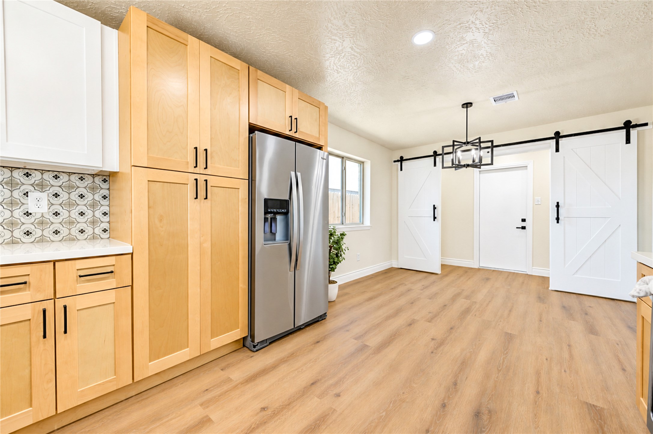 10012 Hummingbird Street, La Porte, TX 77571