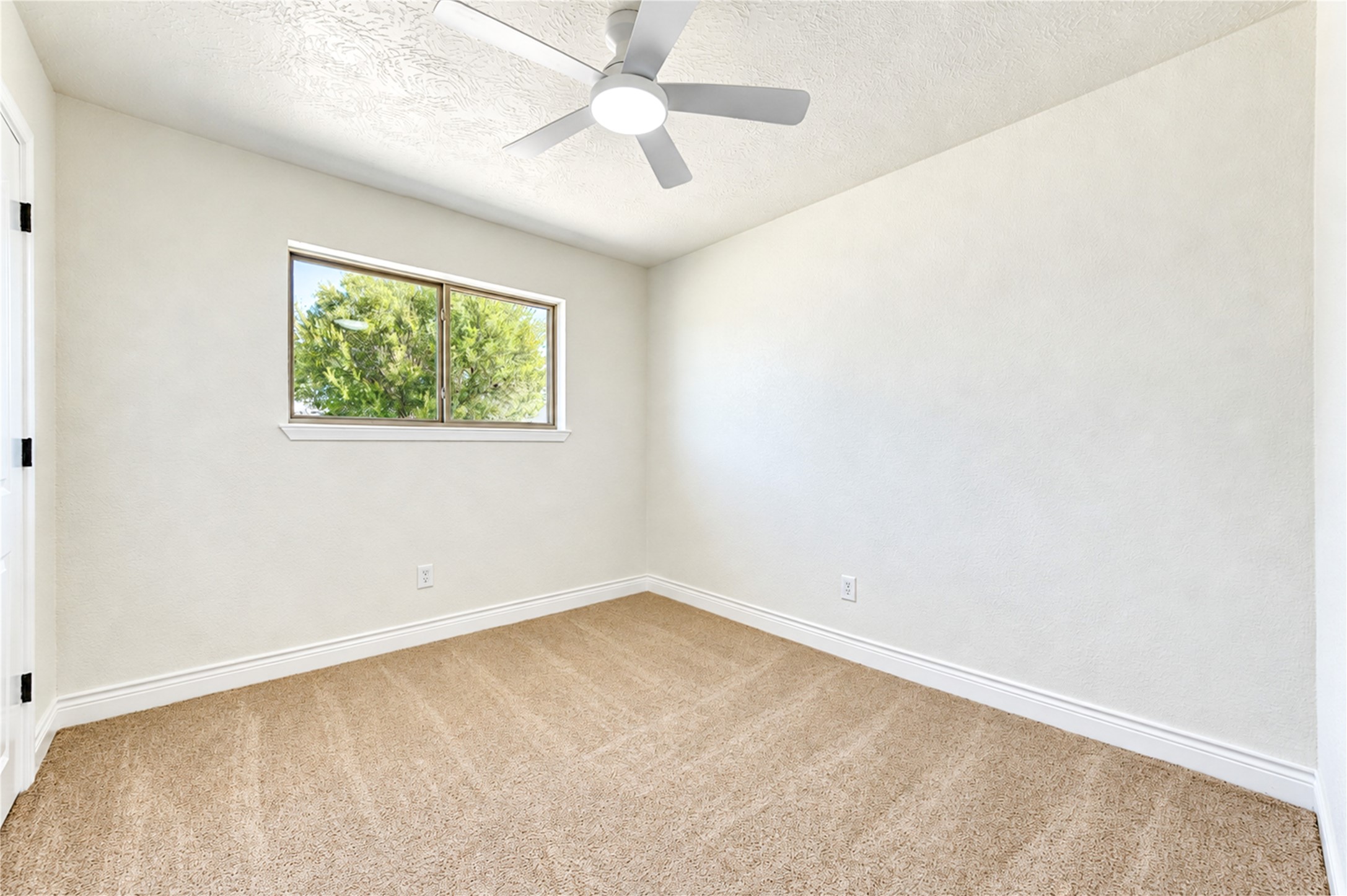 10012 Hummingbird Street, La Porte, TX 77571