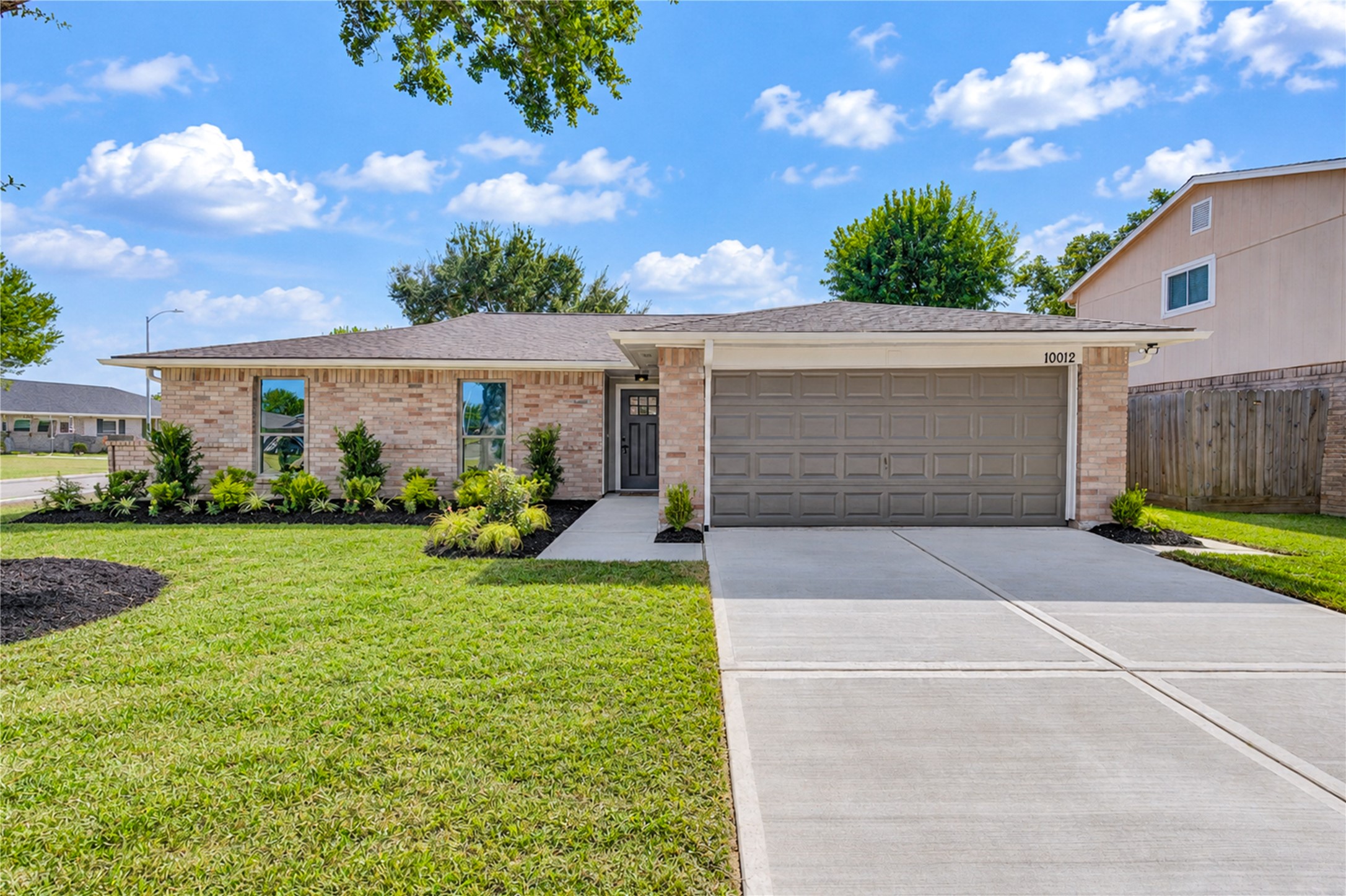 10012 Hummingbird Street, La Porte, TX 77571 10012 Hummingbird Street, La Porte, TX 77571