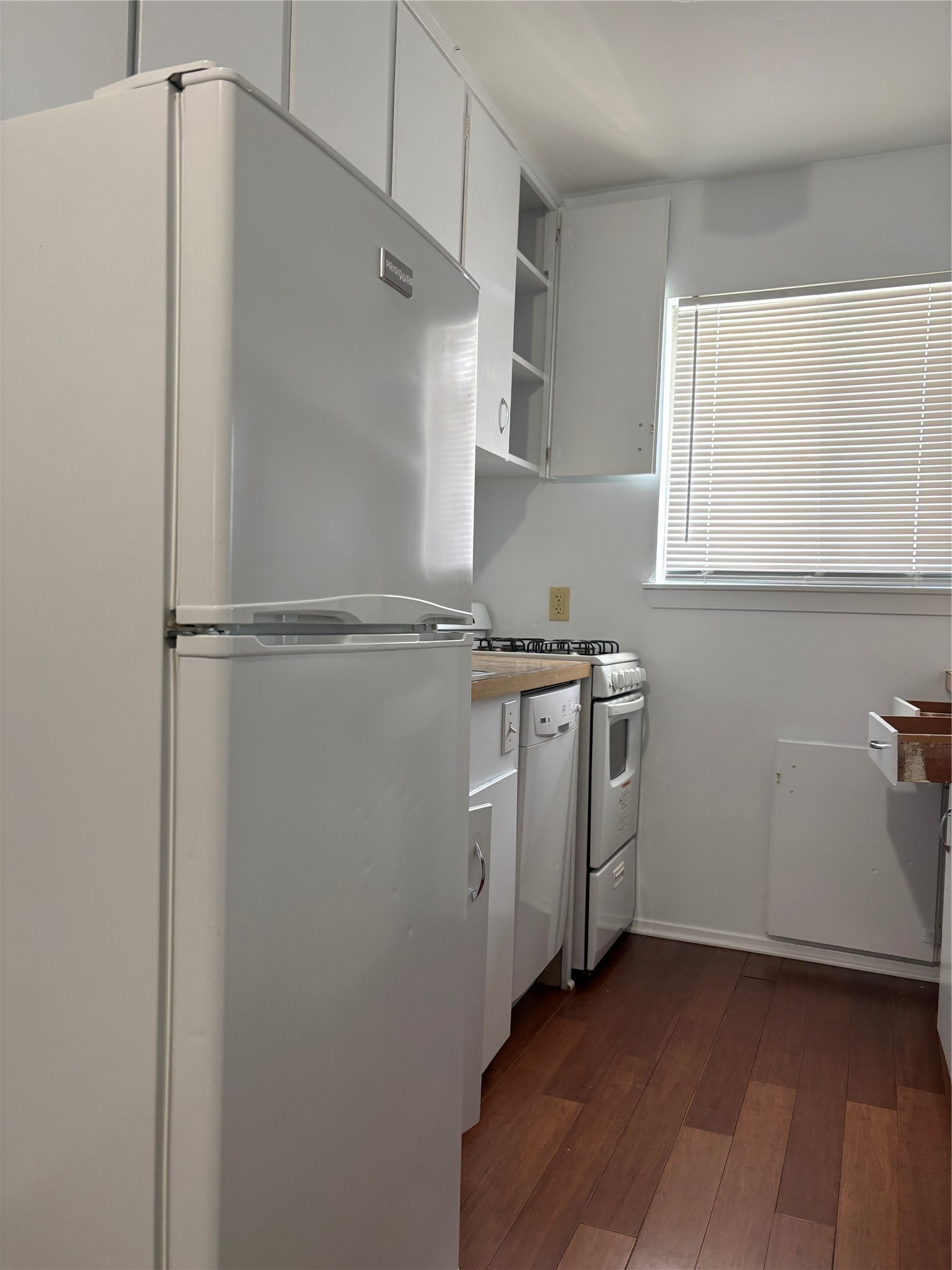 Kitchen with included refrigerator