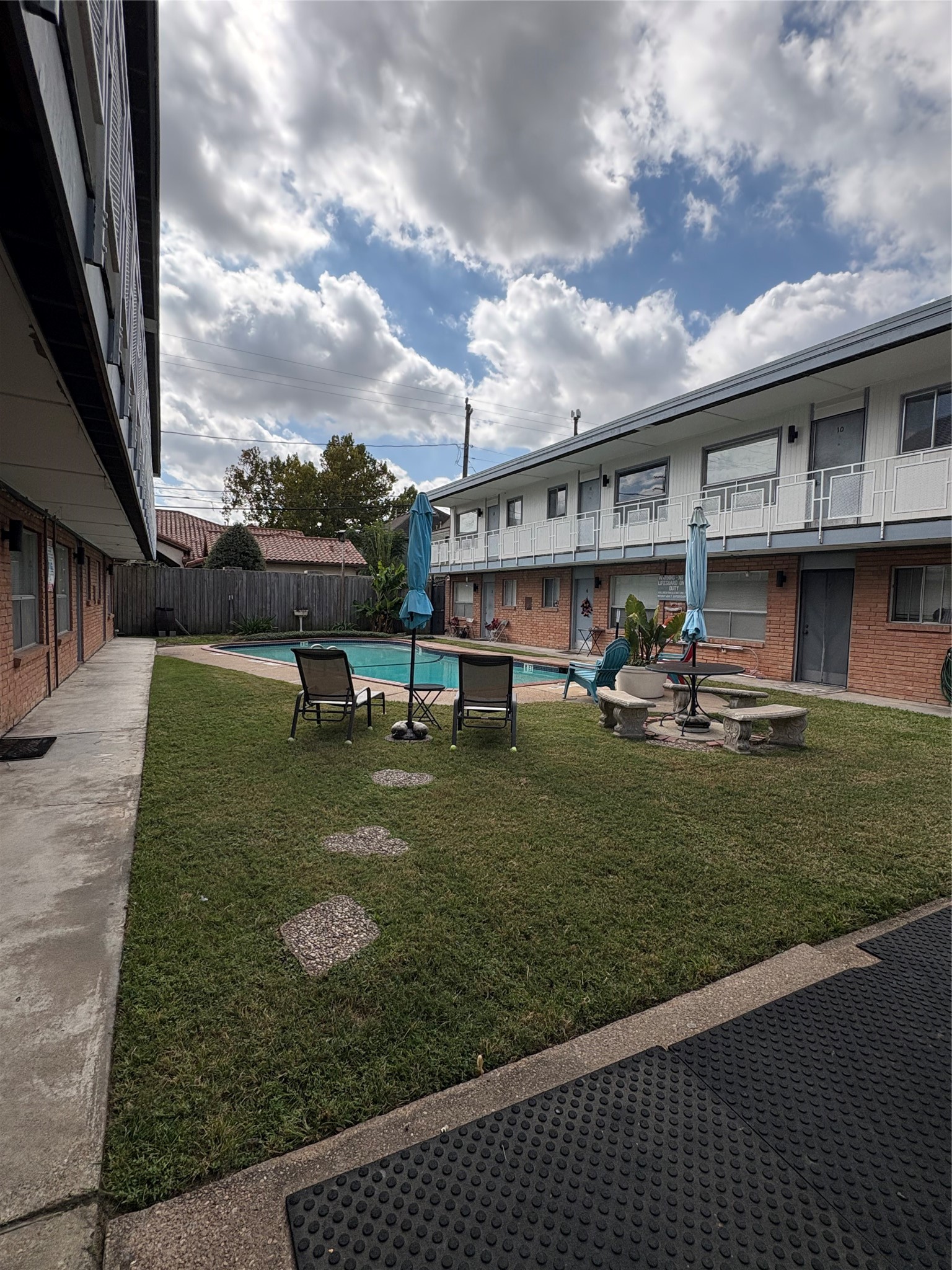 Courtyard with benches and seating Courtyard with benches and seating