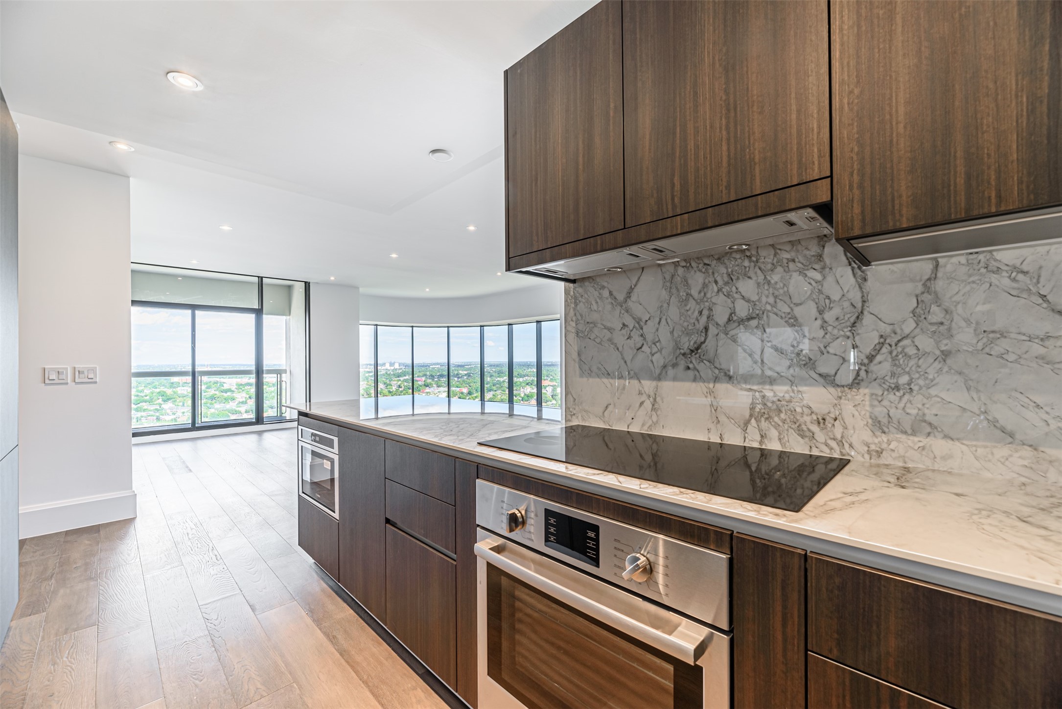 1701 Hermann Drive, #24B, Houston, TX 77004