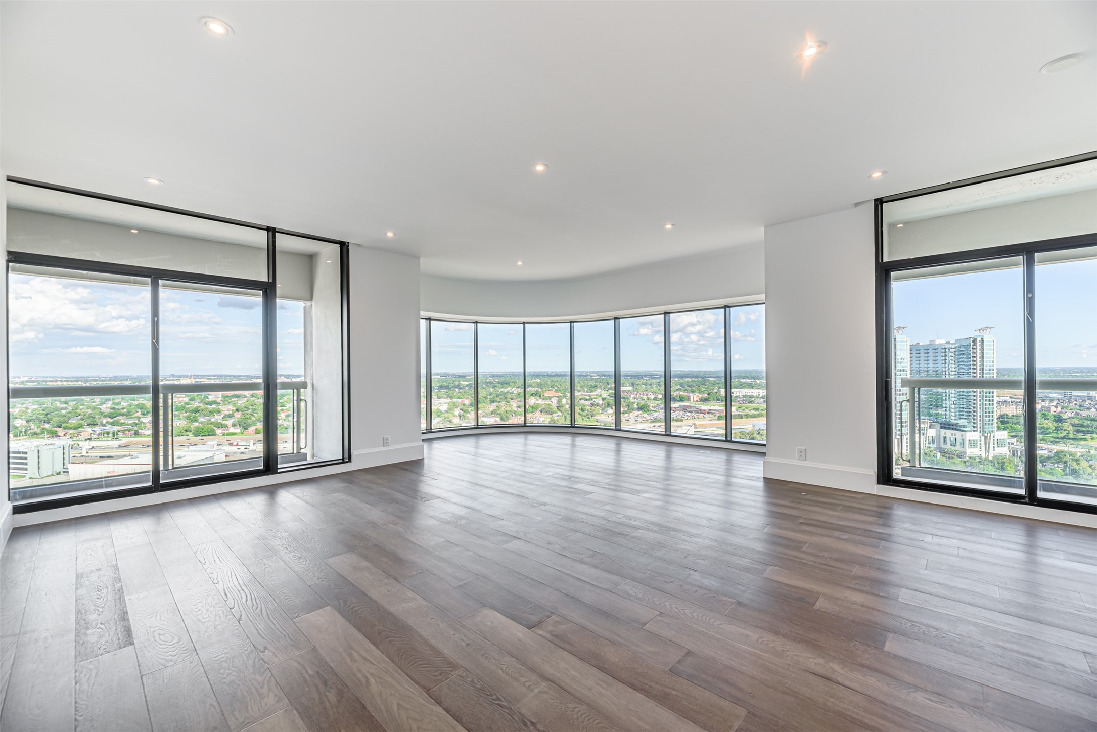 1701 Hermann Drive, #24B, Houston, TX 77004