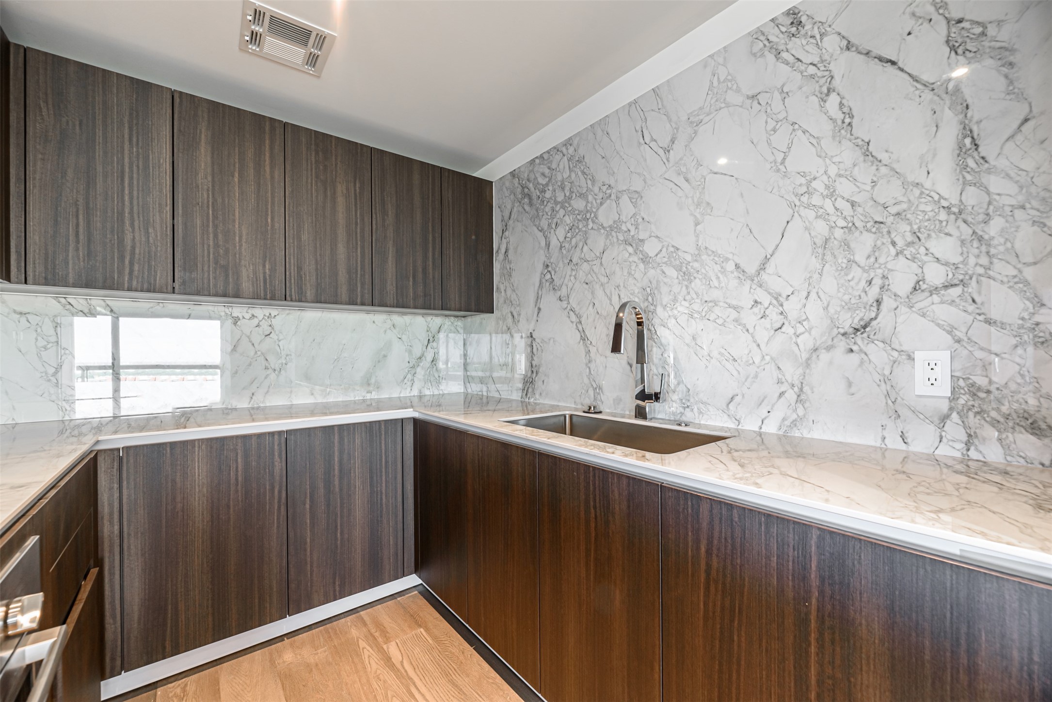 1701 Hermann Drive, #24B, Houston, TX 77004