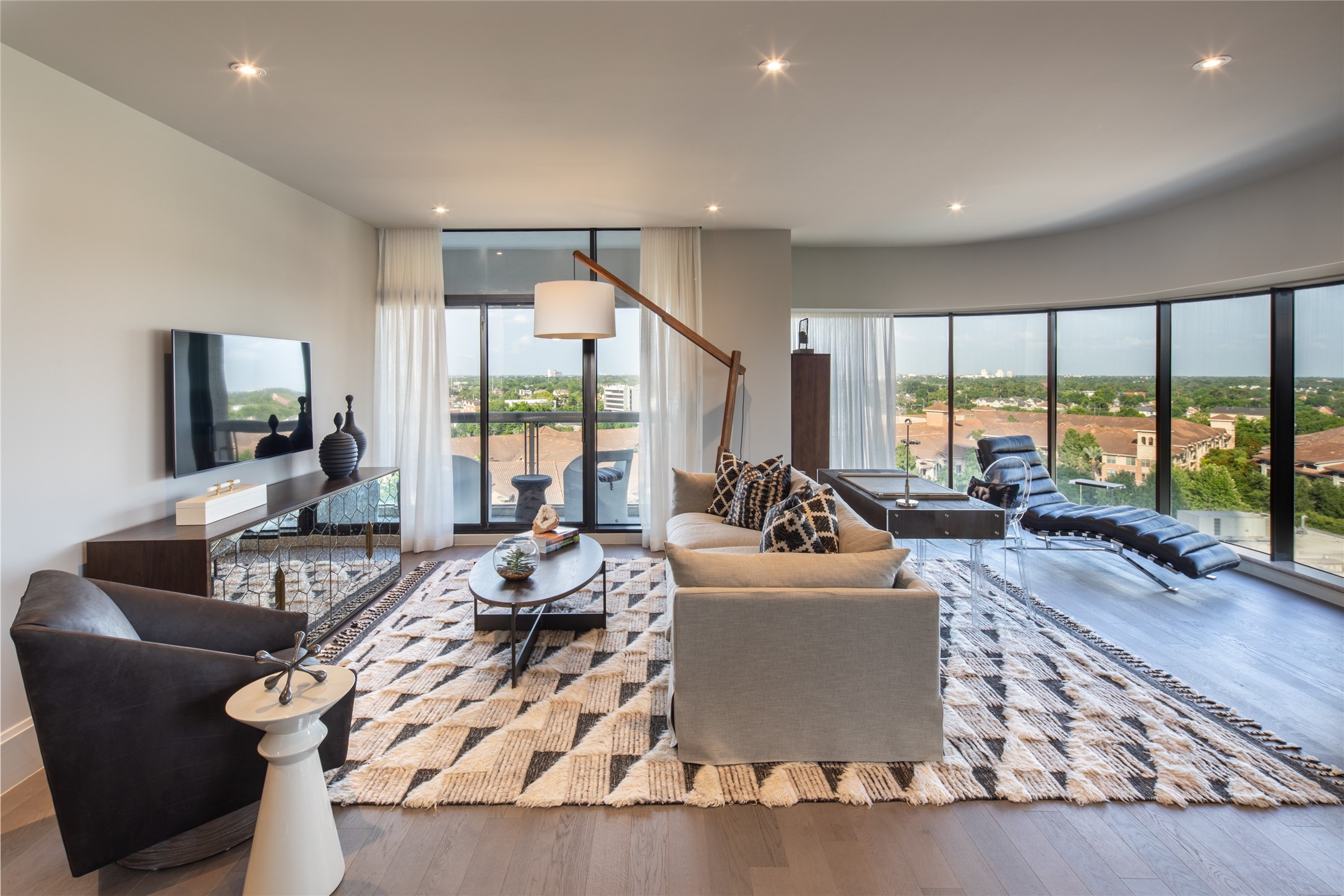 1701 Hermann Drive, #24B, Houston, TX 77004