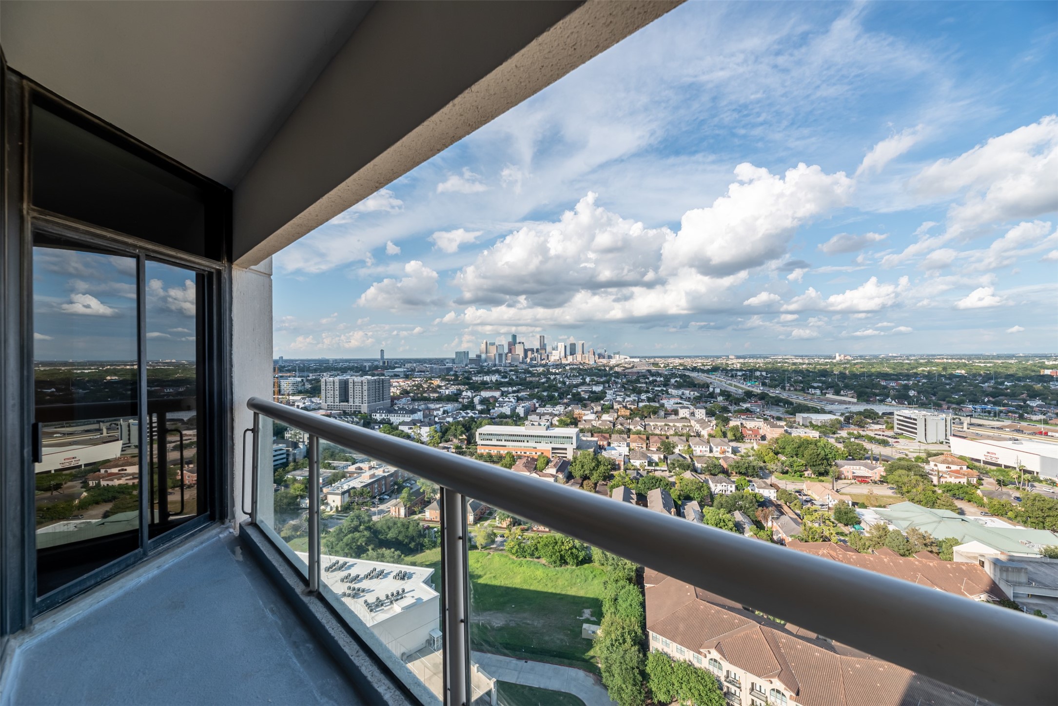 1701 Hermann Drive, #24B, Houston, TX 77004