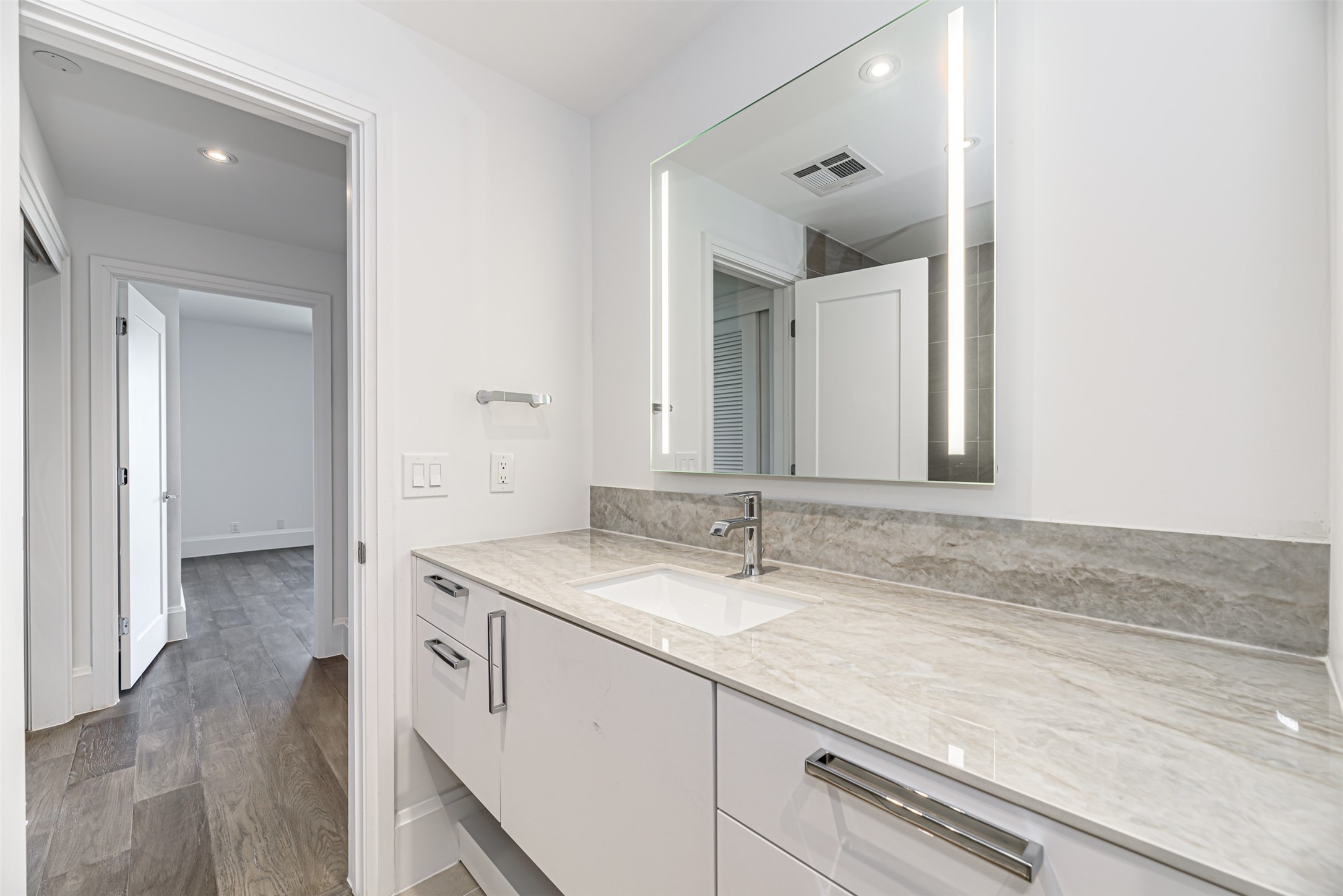 1701 Hermann Drive, #24B, Houston, TX 77004