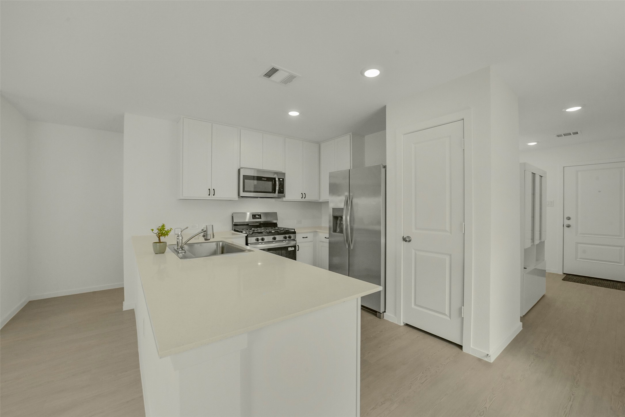 911 Lago Laceno Lane, Huffman, TX 77336