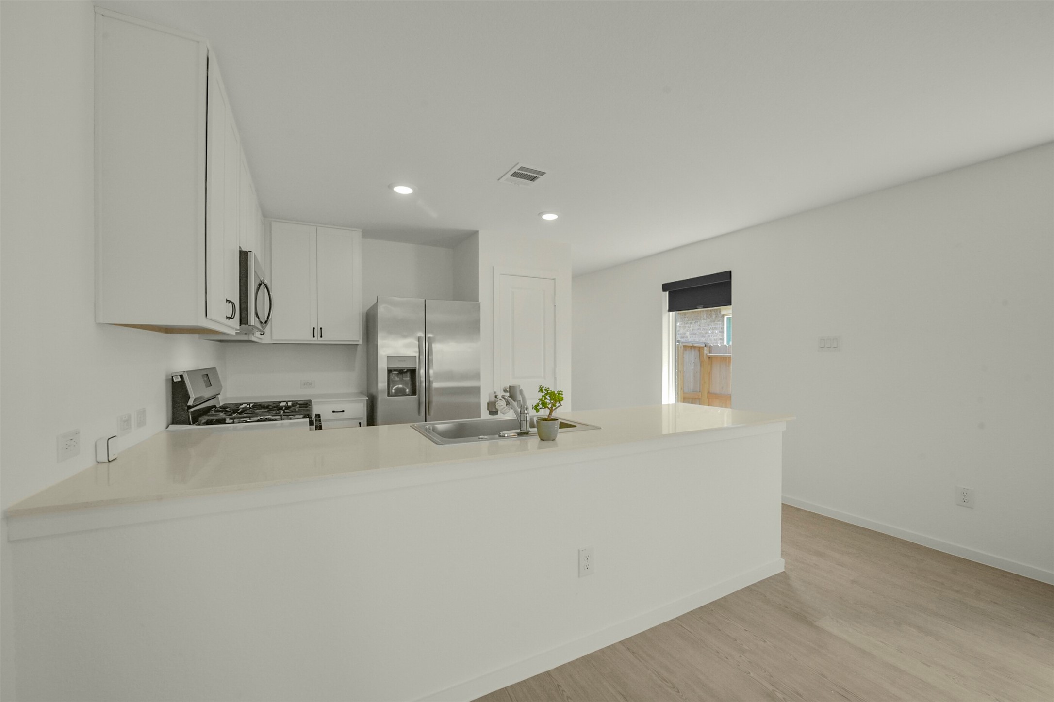 911 Lago Laceno Lane, Huffman, TX 77336