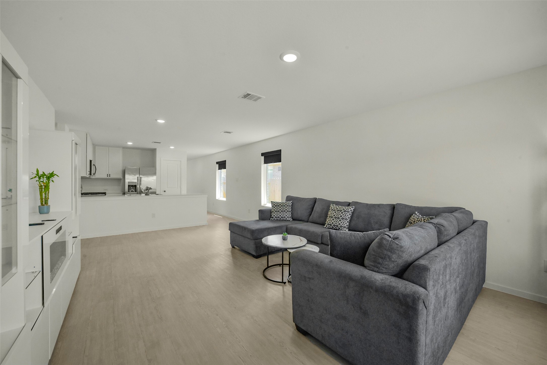 911 Lago Laceno Lane, Huffman, TX 77336