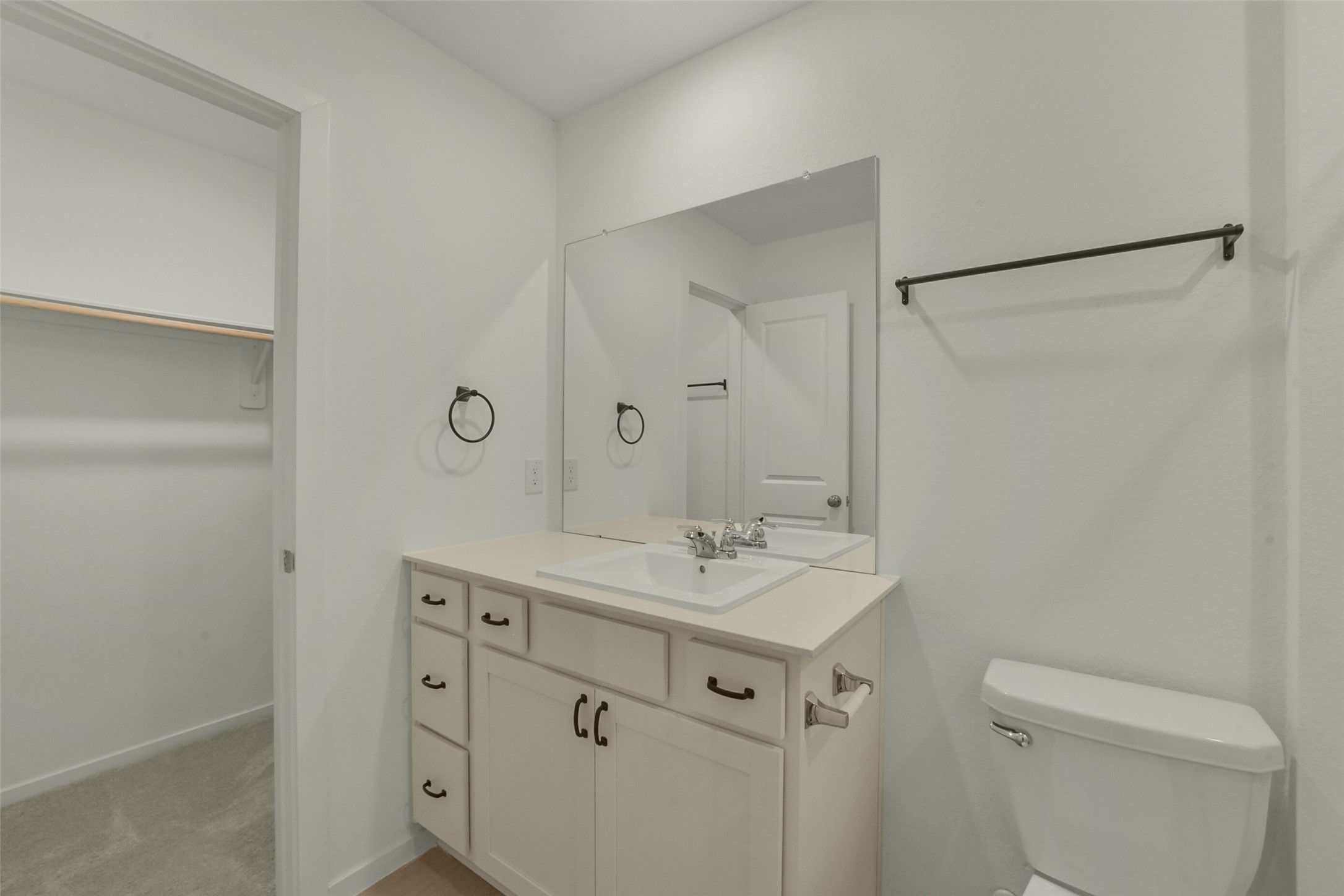911 Lago Laceno Lane, Huffman, TX 77336