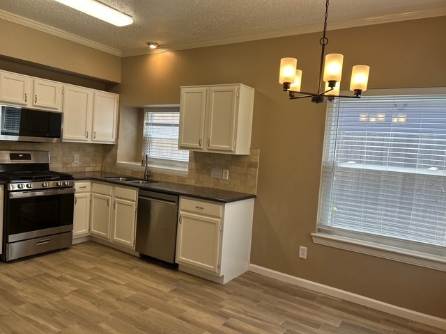 1018 Wentworth Drive, Pearland, TX 77584